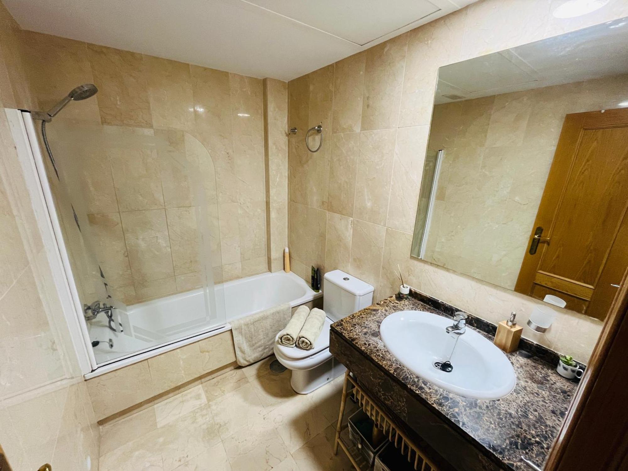 Piso En Zona Tranquila De - Torrequebrada Golf *