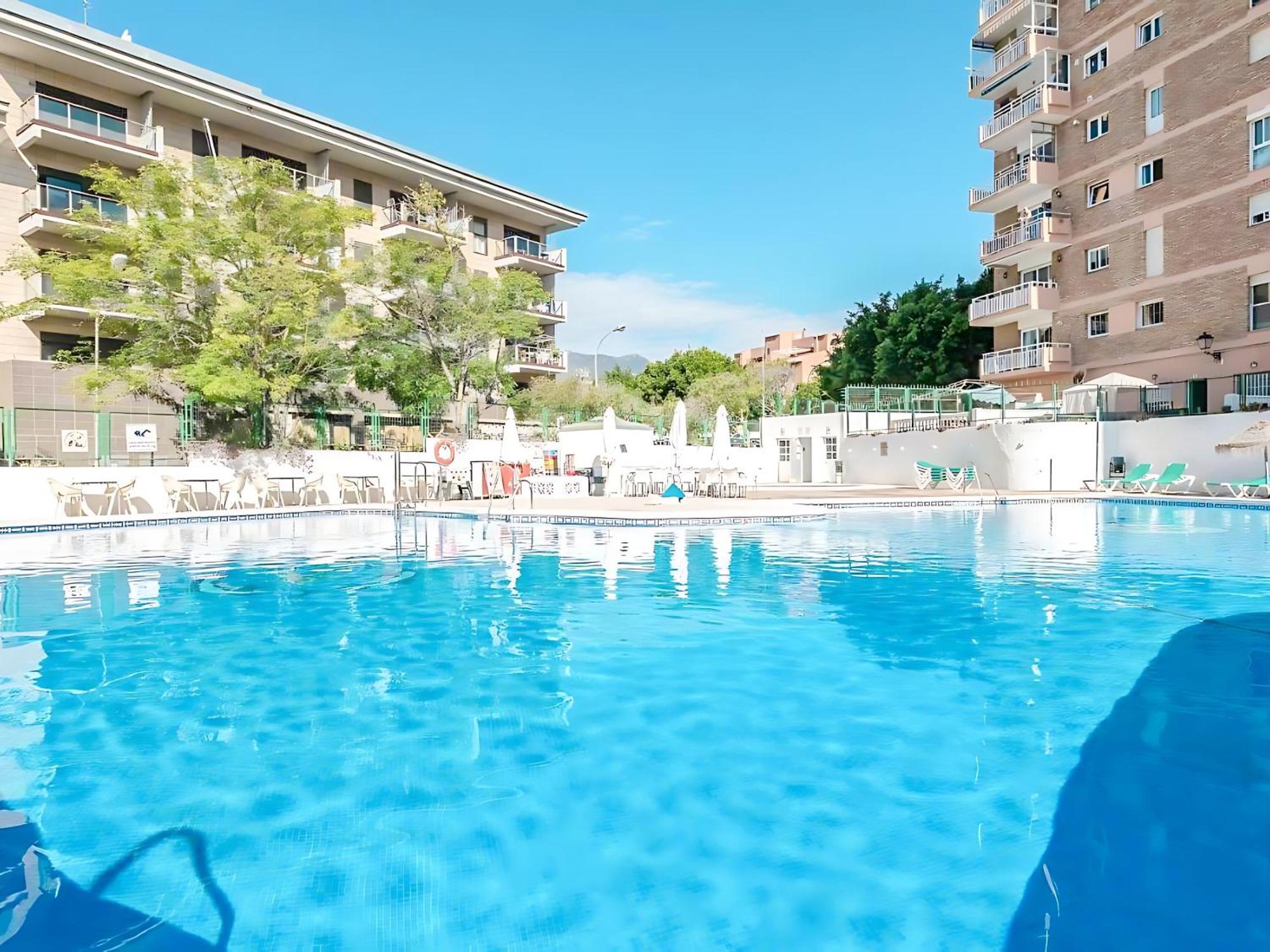 Bright & Cozy Acuario Beach&pool Apartment