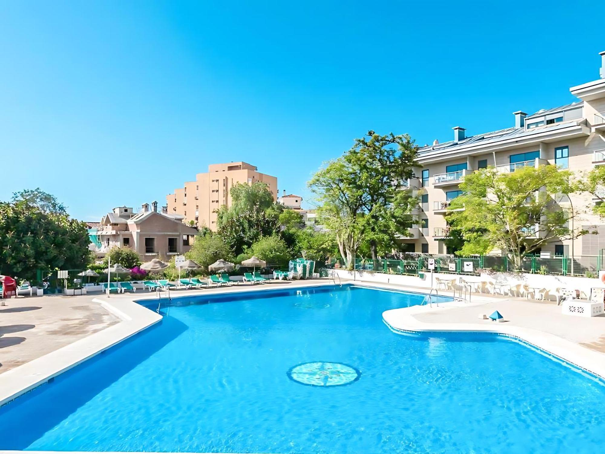 Bright & Cozy Acuario Beach&pool Apartment