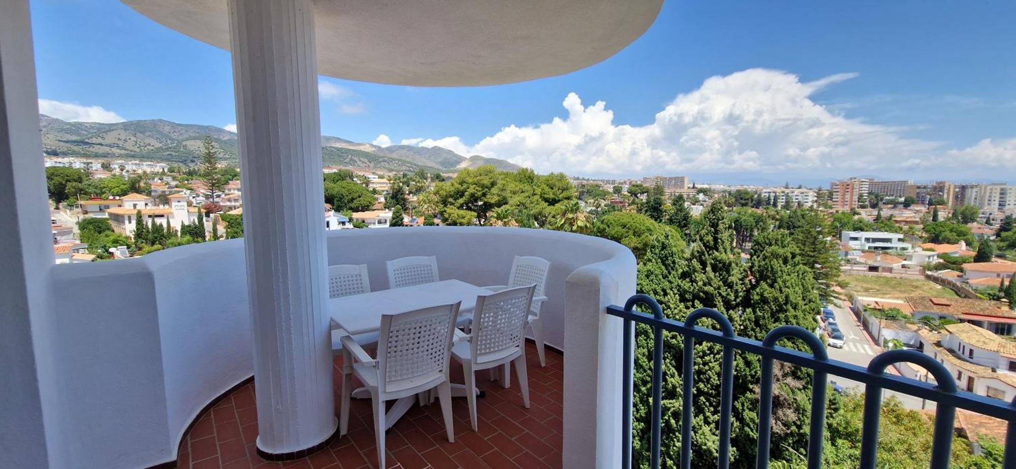 Santa Ana, Pool, 2 Free Parking, Wifi *