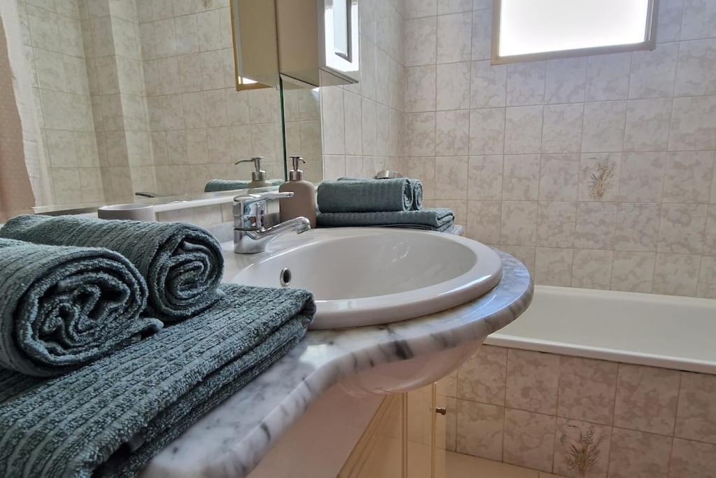 Appartement Santa Ana, Pool, 2 Free Parking, Wifi *
