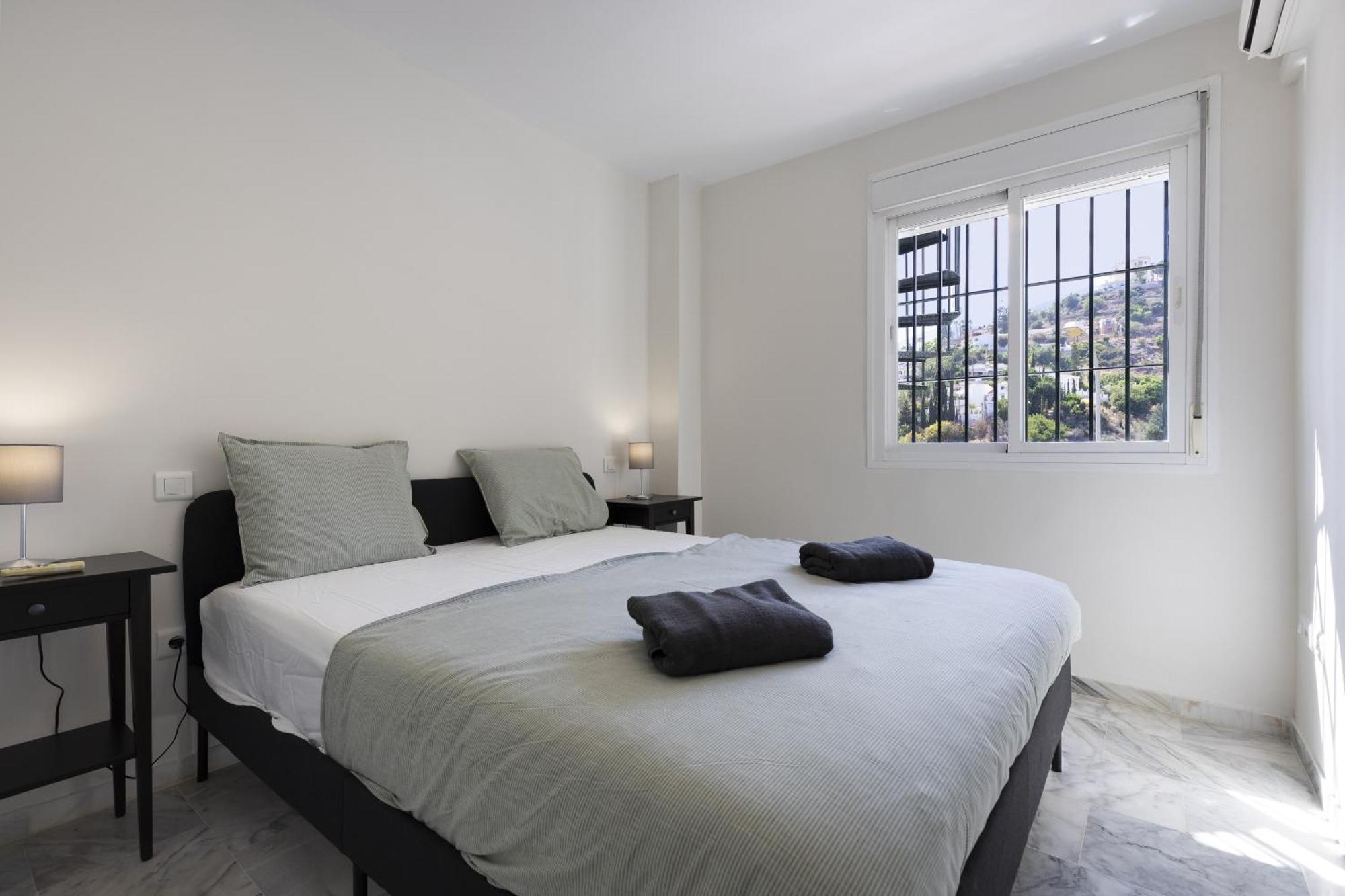 Apartment Charming 2-bedroom With Terraces & Pool In Torrequebrada *