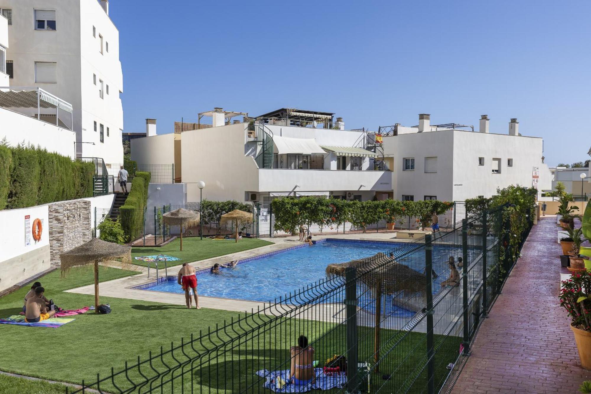 Charming 2-bedroom With Terraces & Pool In Torrequebrada Apartment Benalmadena