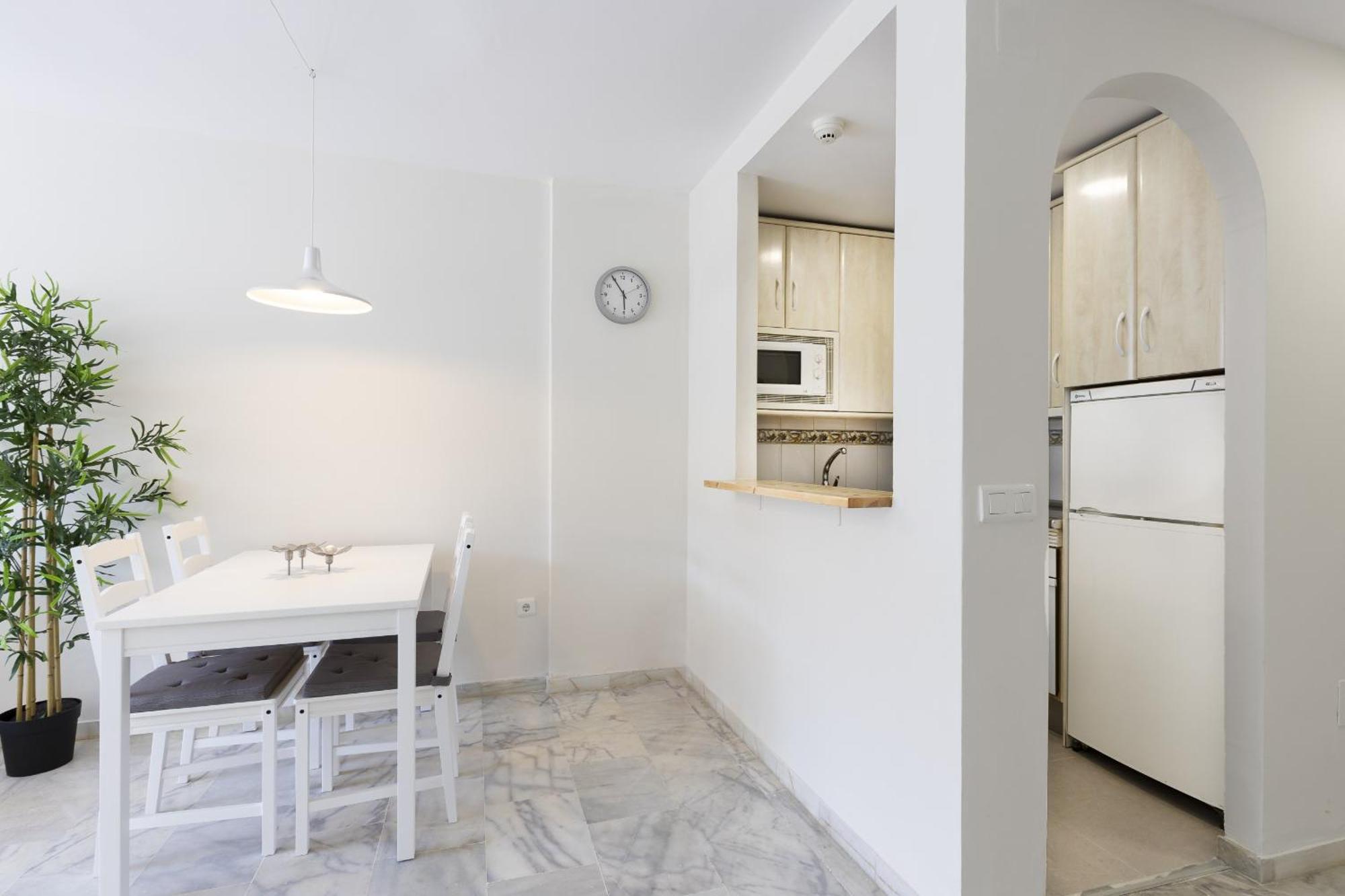 Apartment Charming 2-bedroom With Terraces & Pool In Torrequebrada *