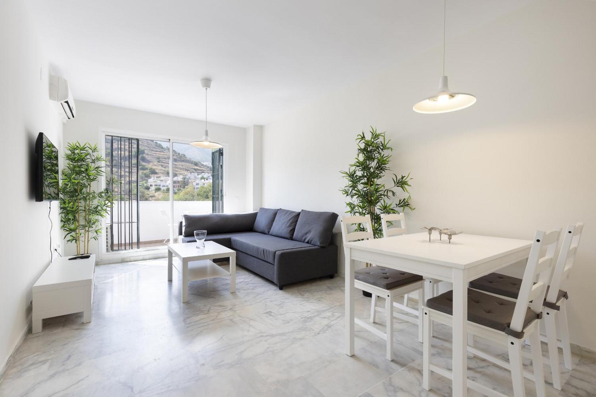 Apartment Charming 2-bedroom With Terraces & Pool In Torrequebrada Benalmadena