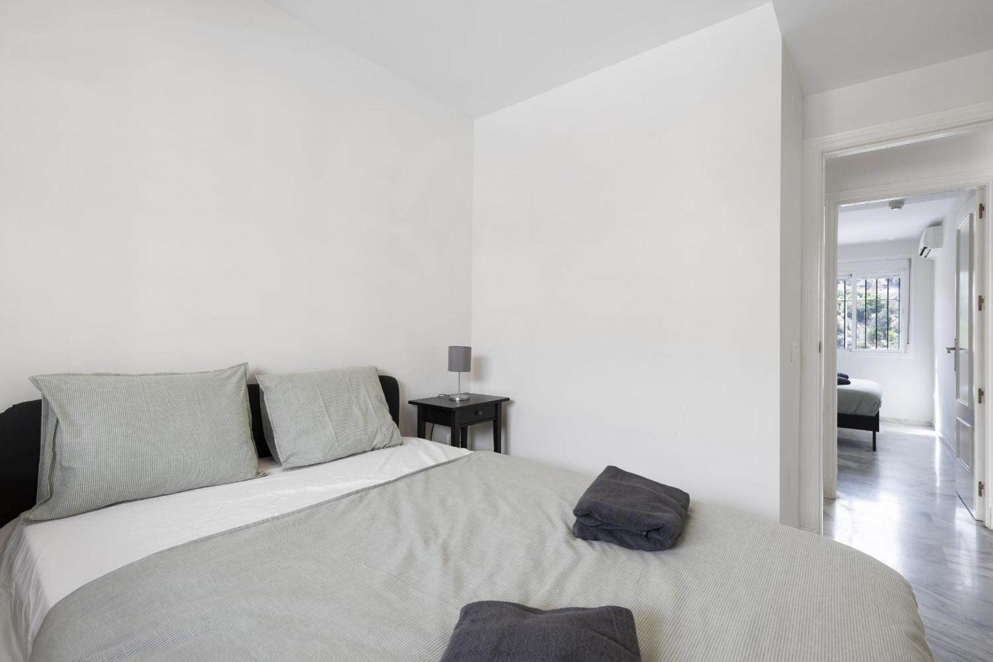 Charming 2-bedroom With Terraces & Pool In Torrequebrada *