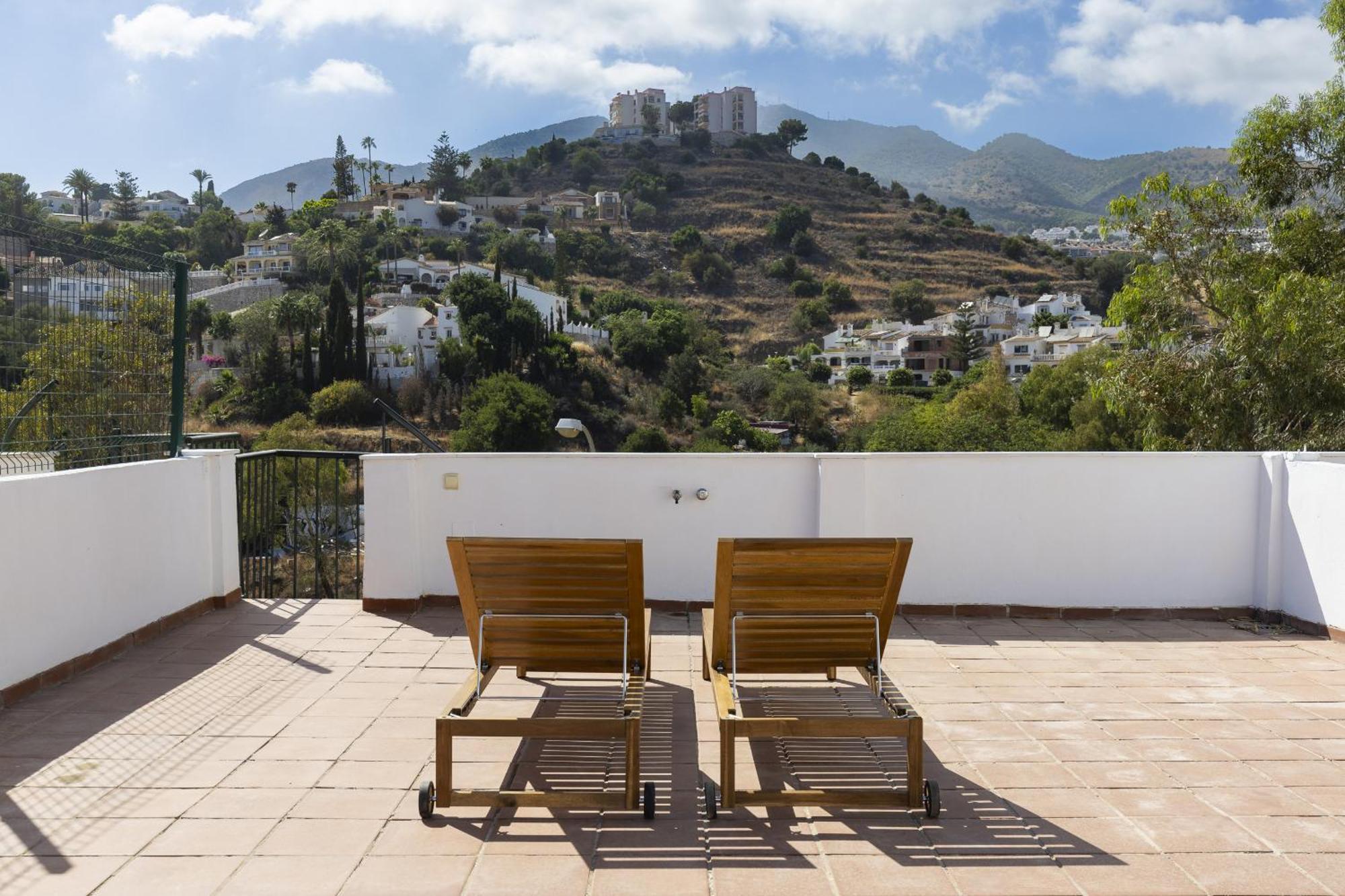 Charming 2-bedroom With Terraces & Pool In Torrequebrada Apartment
