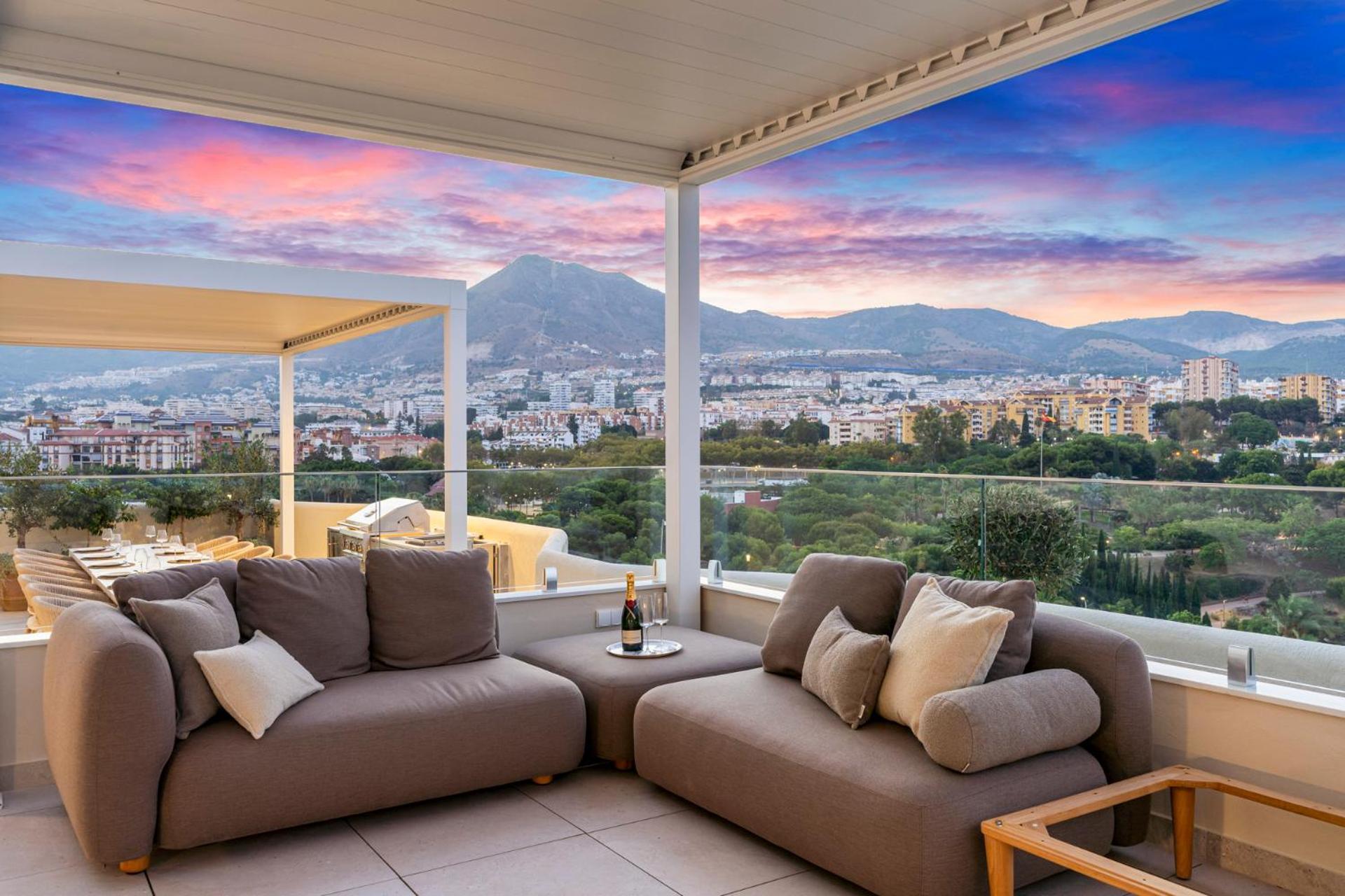 Sunny Penthouse With Amazing Pool By Costarentals - Ref 214 *