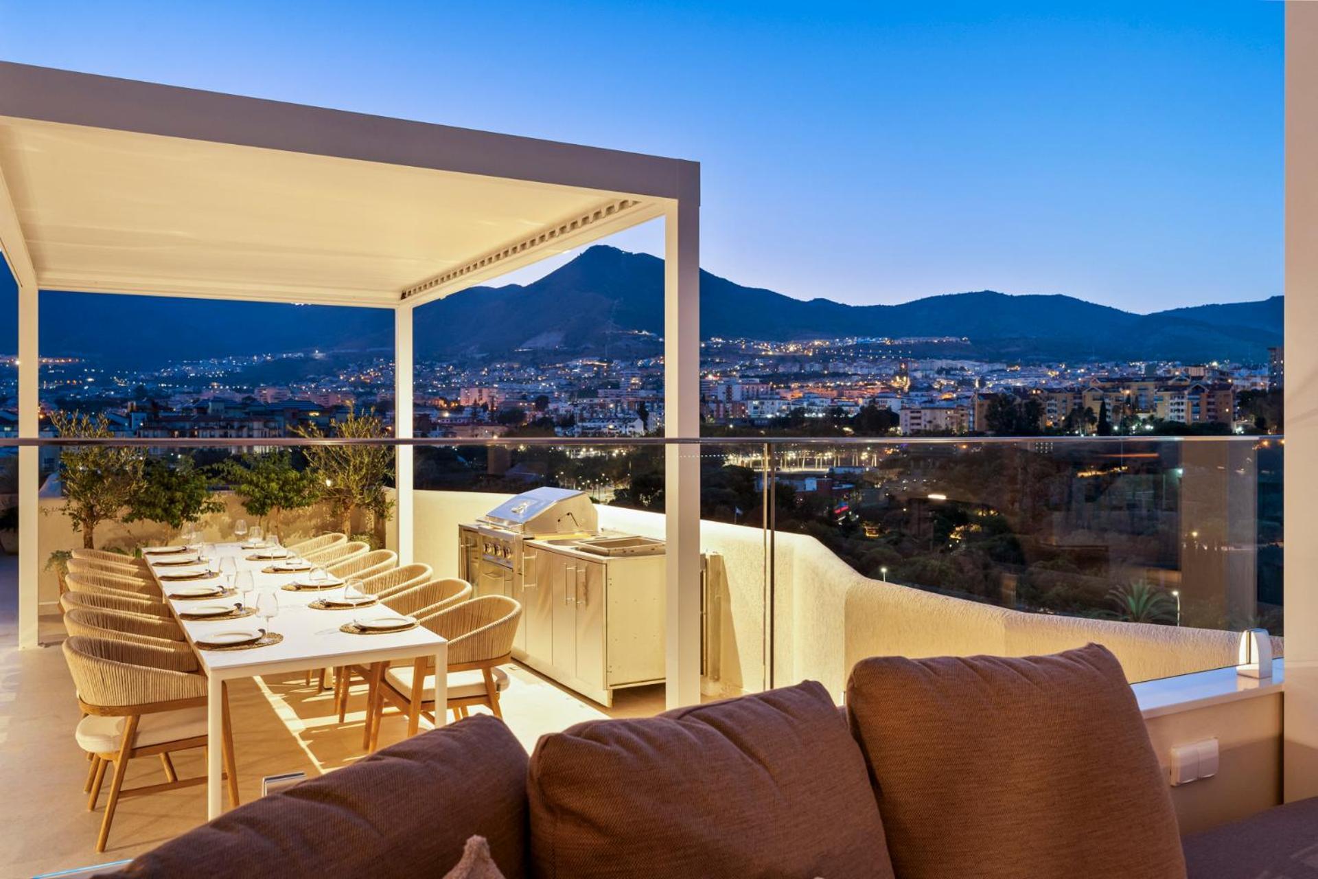 Sunny Penthouse With Amazing Pool By Costarentals - Ref 214