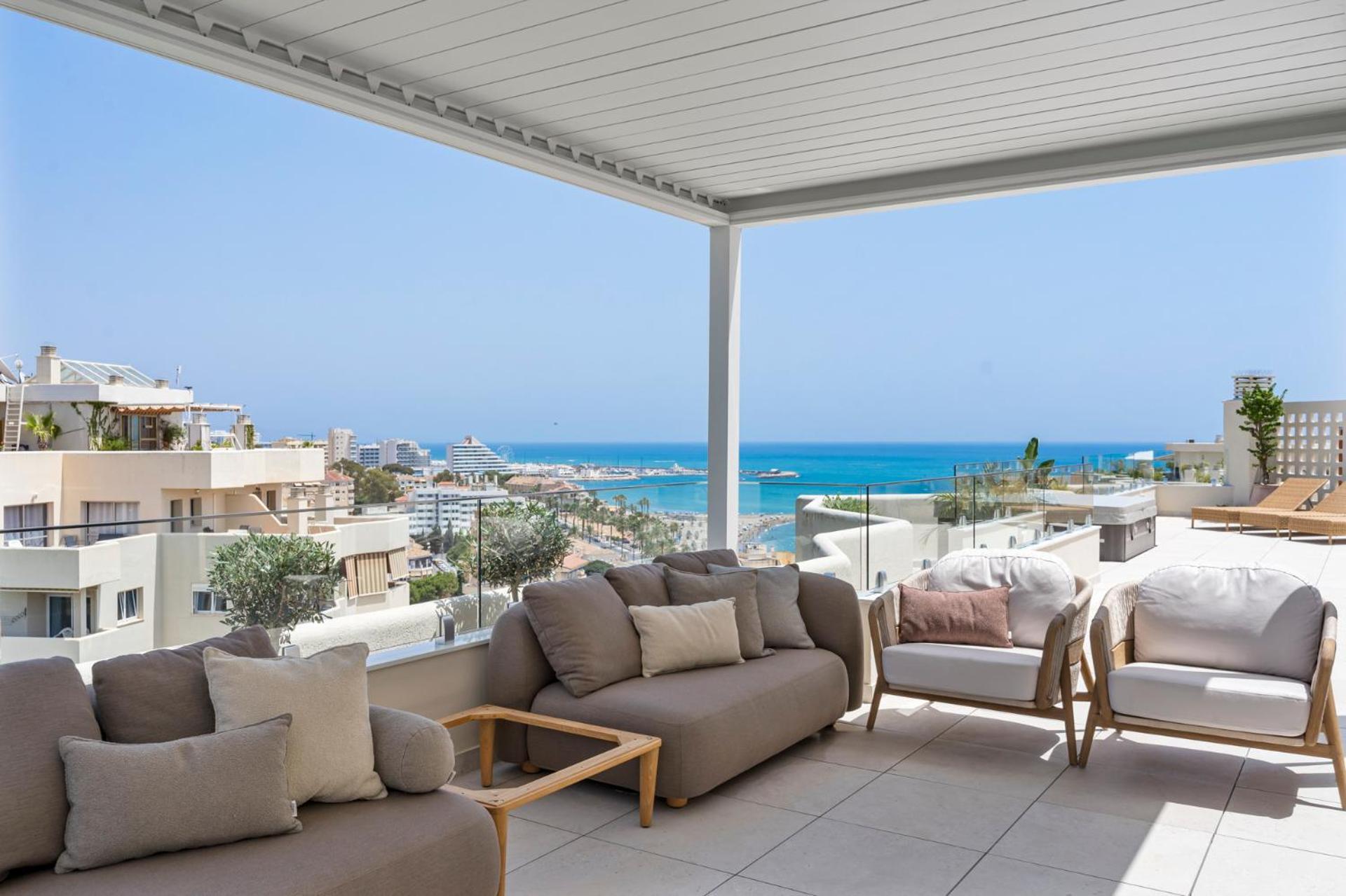 Sunny Penthouse With Amazing Pool By Costarentals - Ref 214