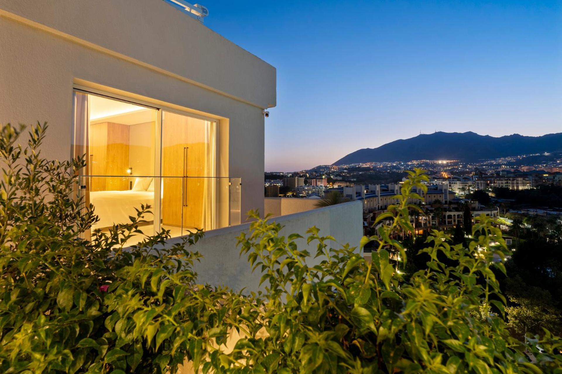 Sunny Penthouse With Amazing Pool By Costarentals - Ref 214 Benalmádena