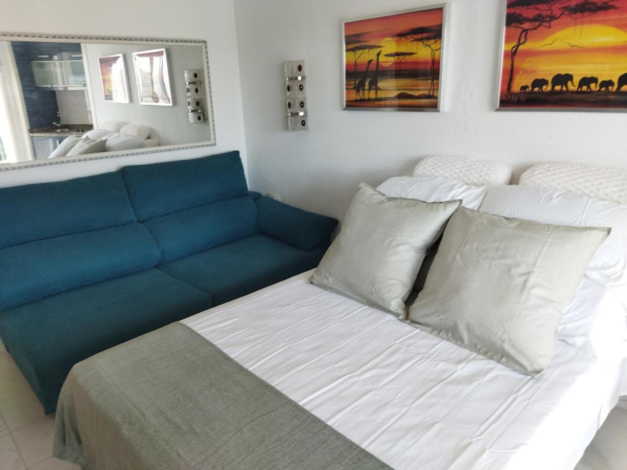 Estudio En Residencial Maites, Primera Linea Playa. *