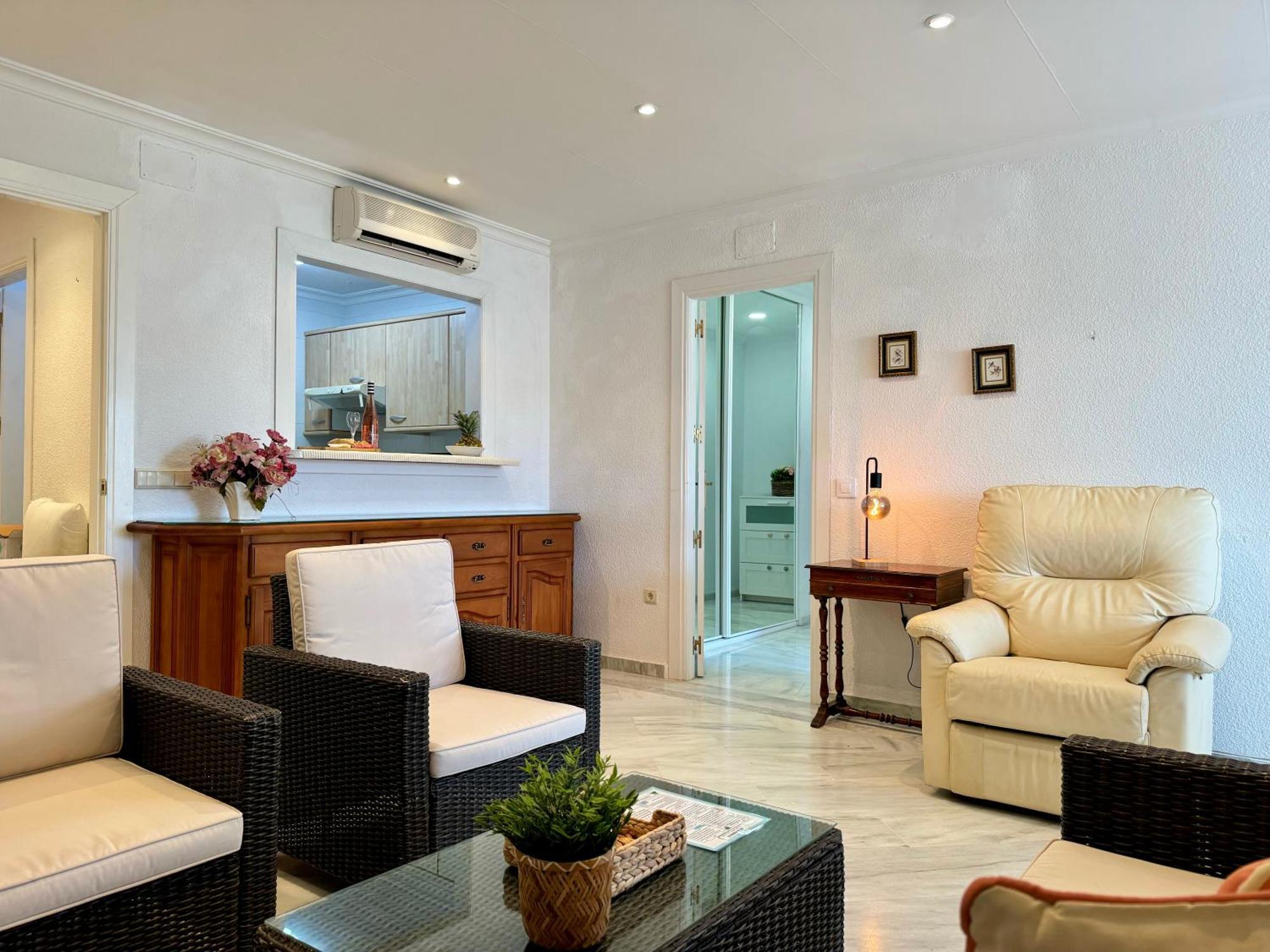 Con Vistas Al Mar Y Piscina En Appartement *