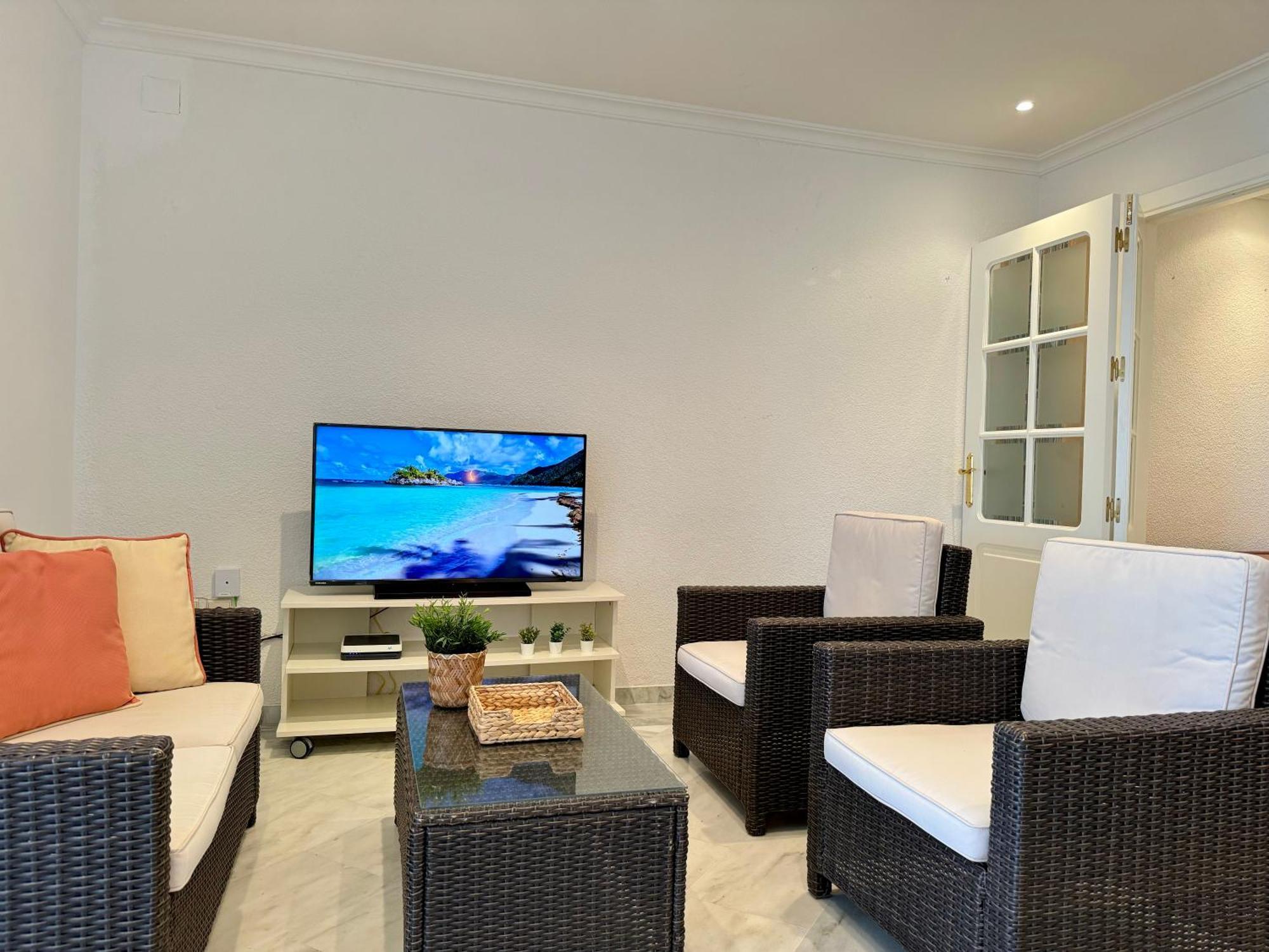 Con Vistas Al Mar Y Piscina En Appartement *
