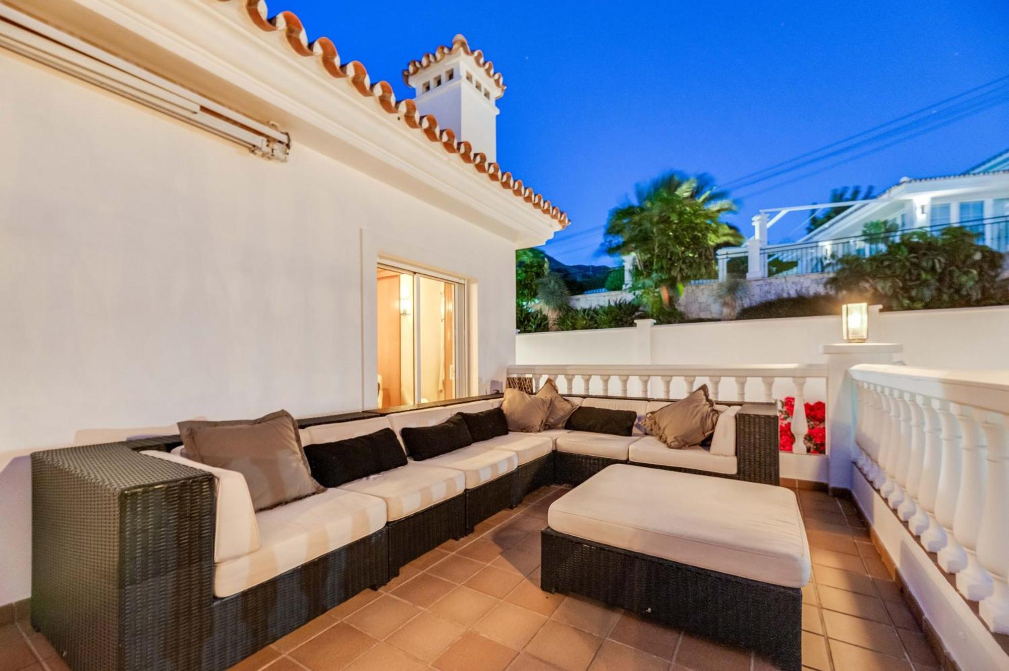 Holiday home With Sea Views & Heated Pool