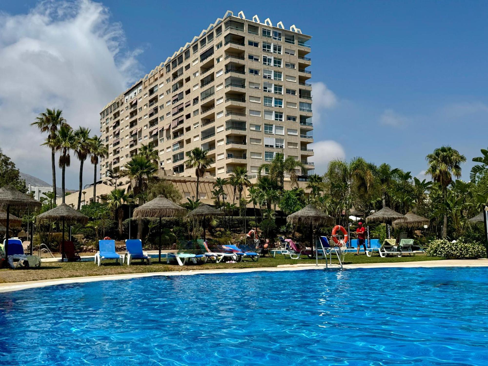 Con Vistas Al Mar Y Piscina En Appartement