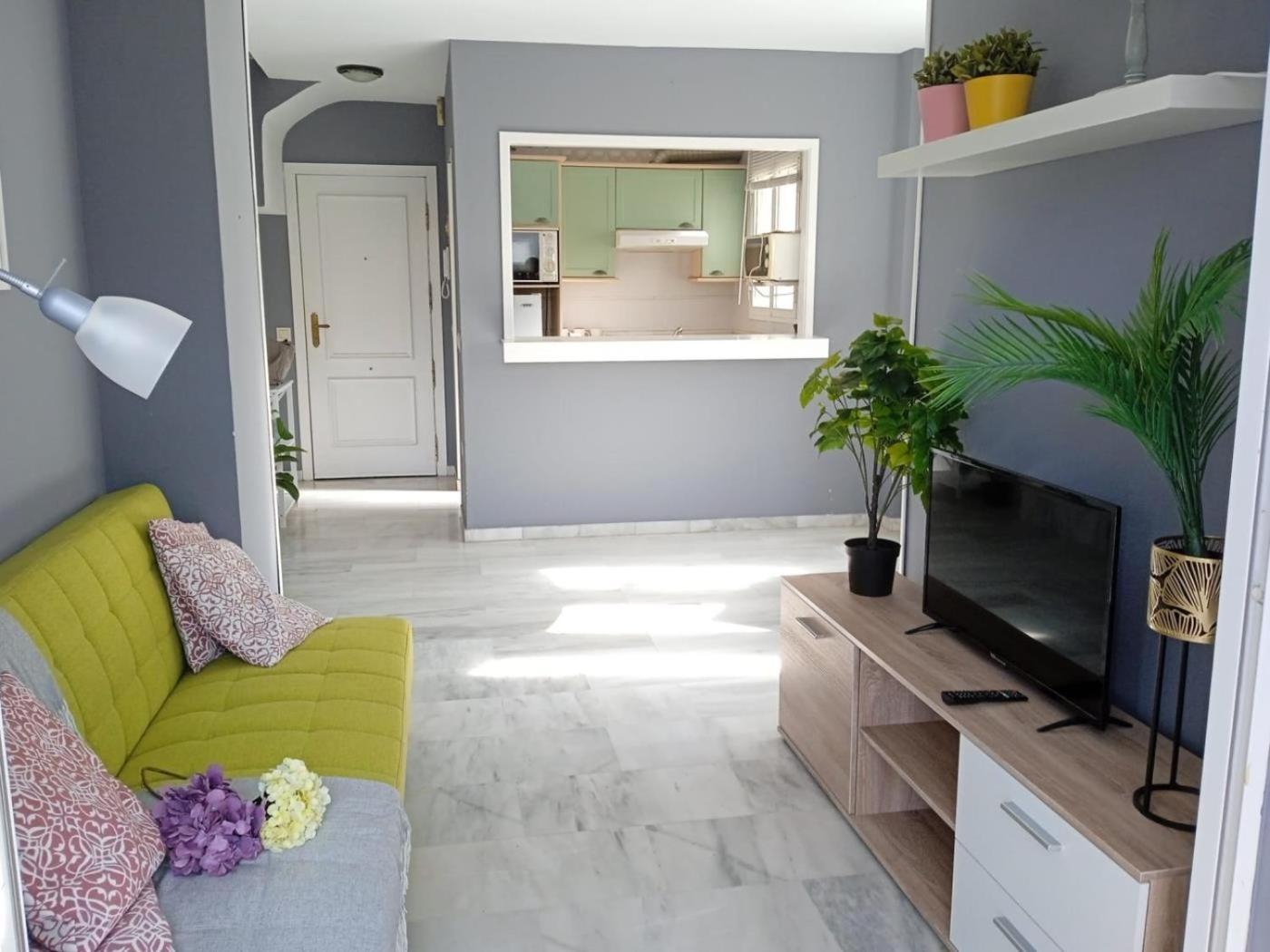 Apartment 1 Bedroom Near The *