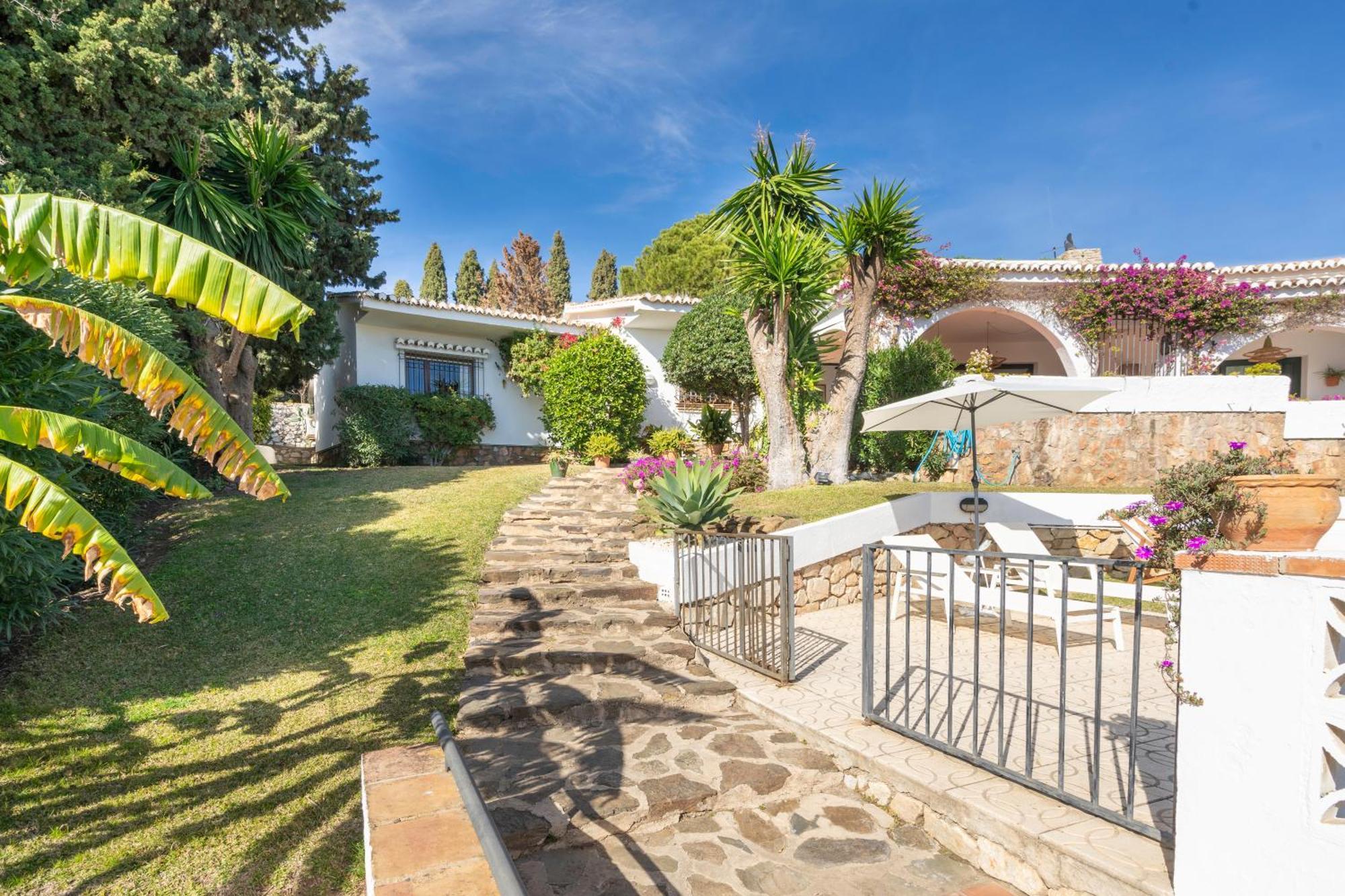 Con Maravillosas Vistas Y Jardines Villa Benalmadena