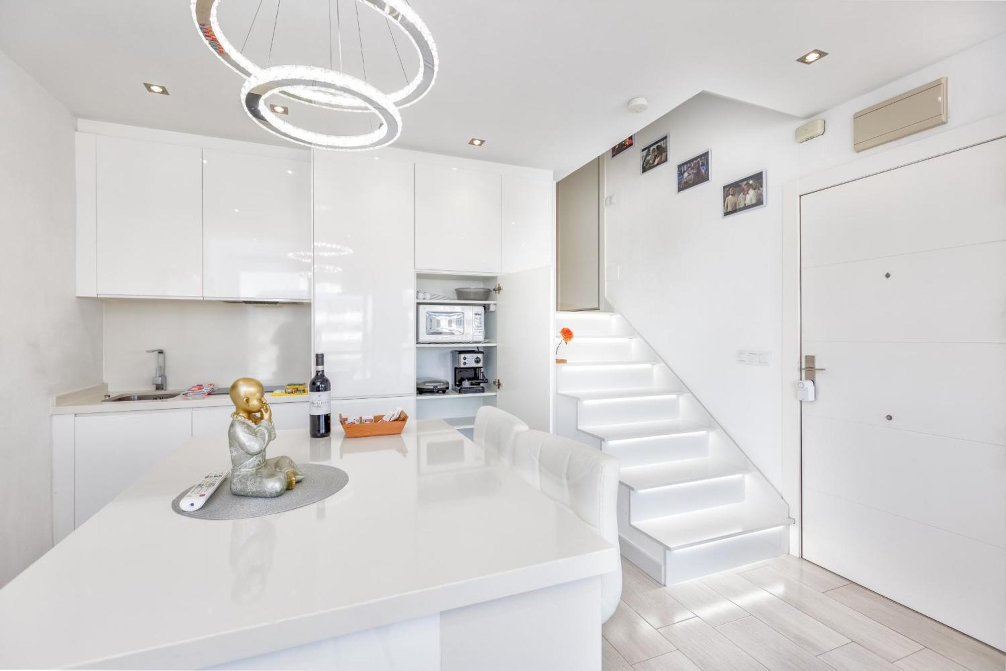 Vivi Homes - Pulpo Pool, Balcony & Sea View