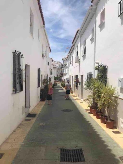 Silica Near Bonzana Square Apartment