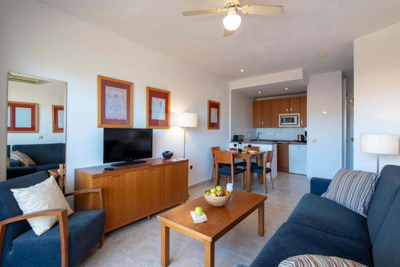 Seafront Benalbeach Apartment *