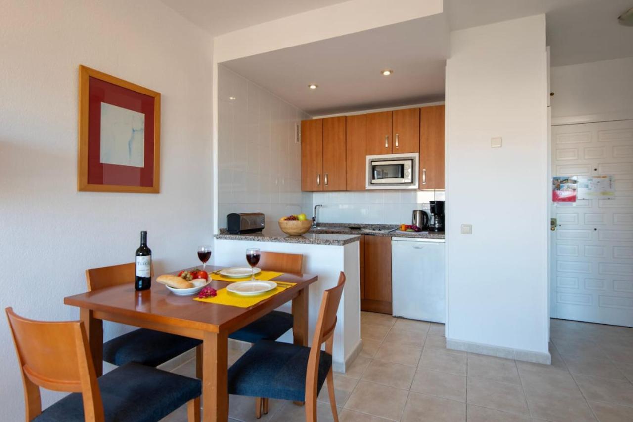 Apartment Seafront Benalbeach