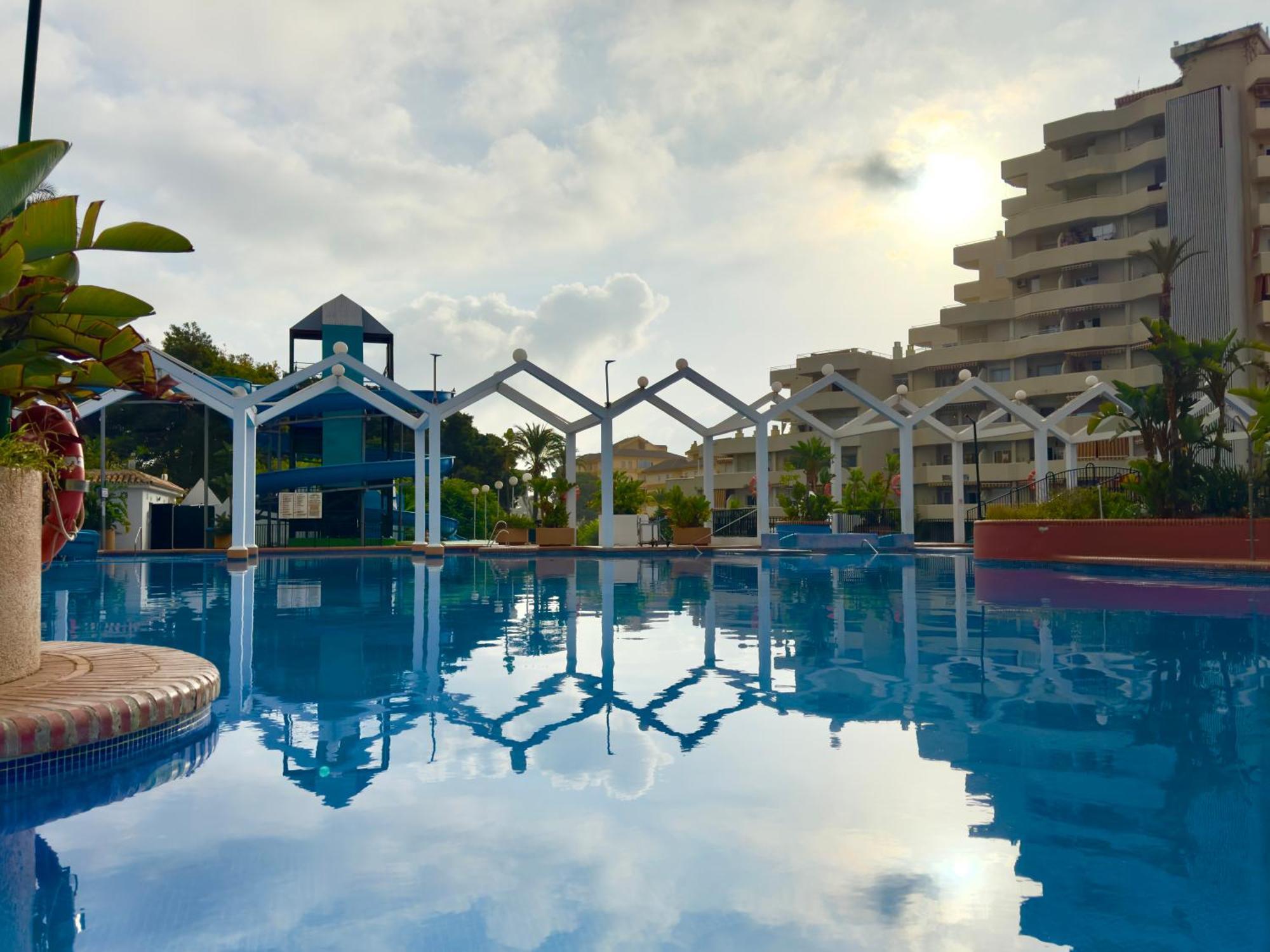 Vistas Al Mar Y Piscina Apartamento