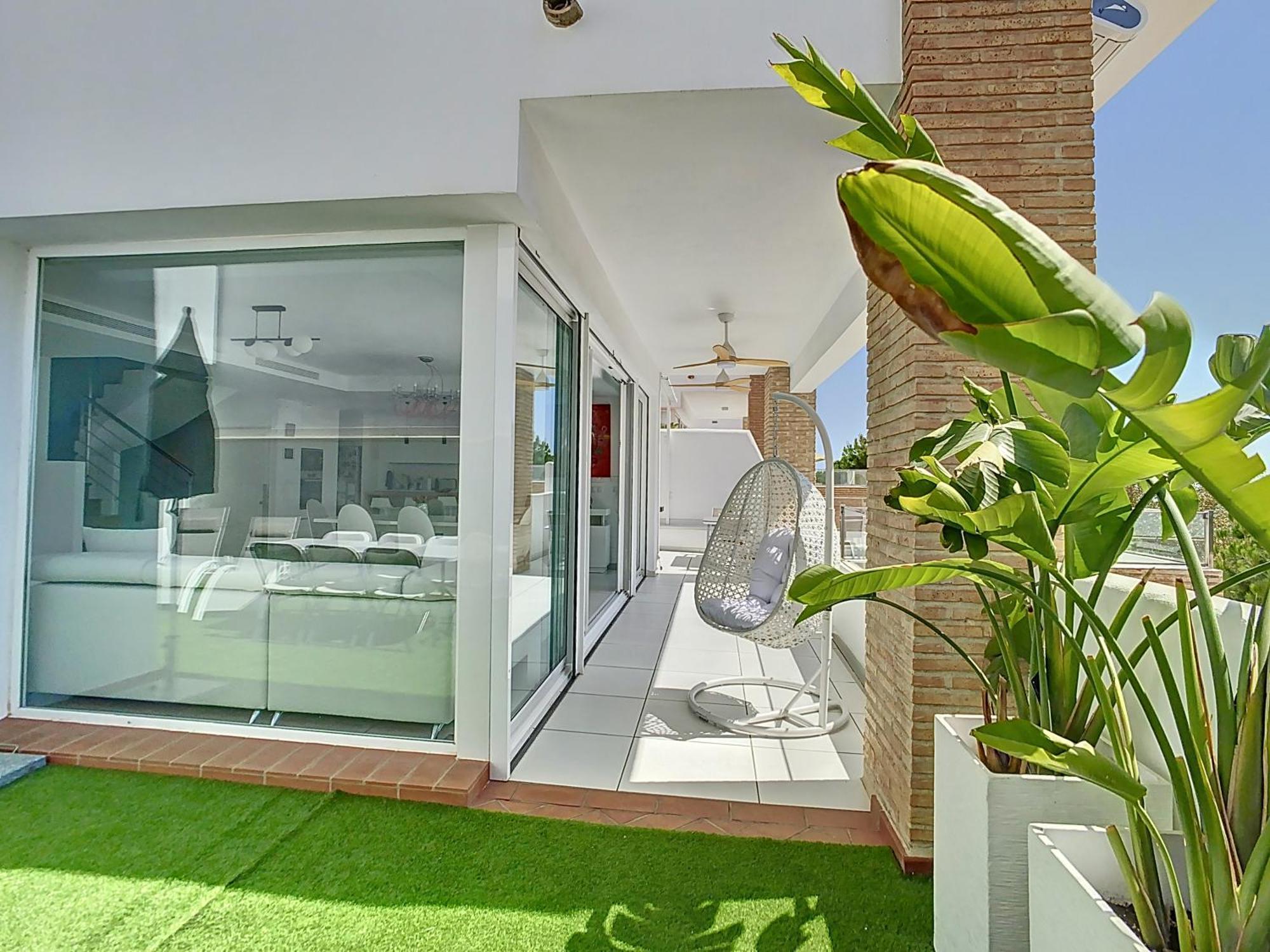 Chic Escape, 5 Modern * Benalmadena