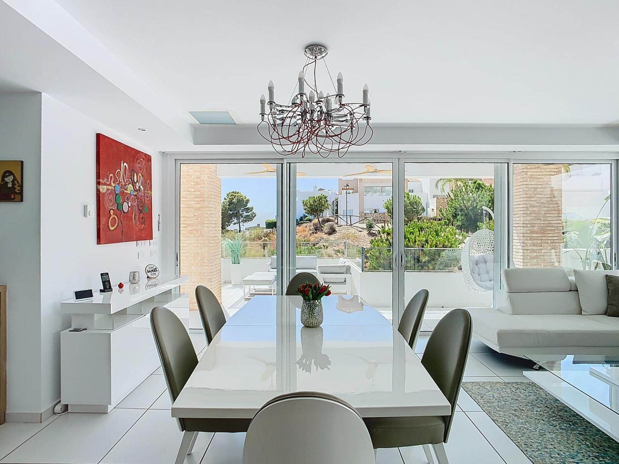 Villa Chic Escape, 5 Modern