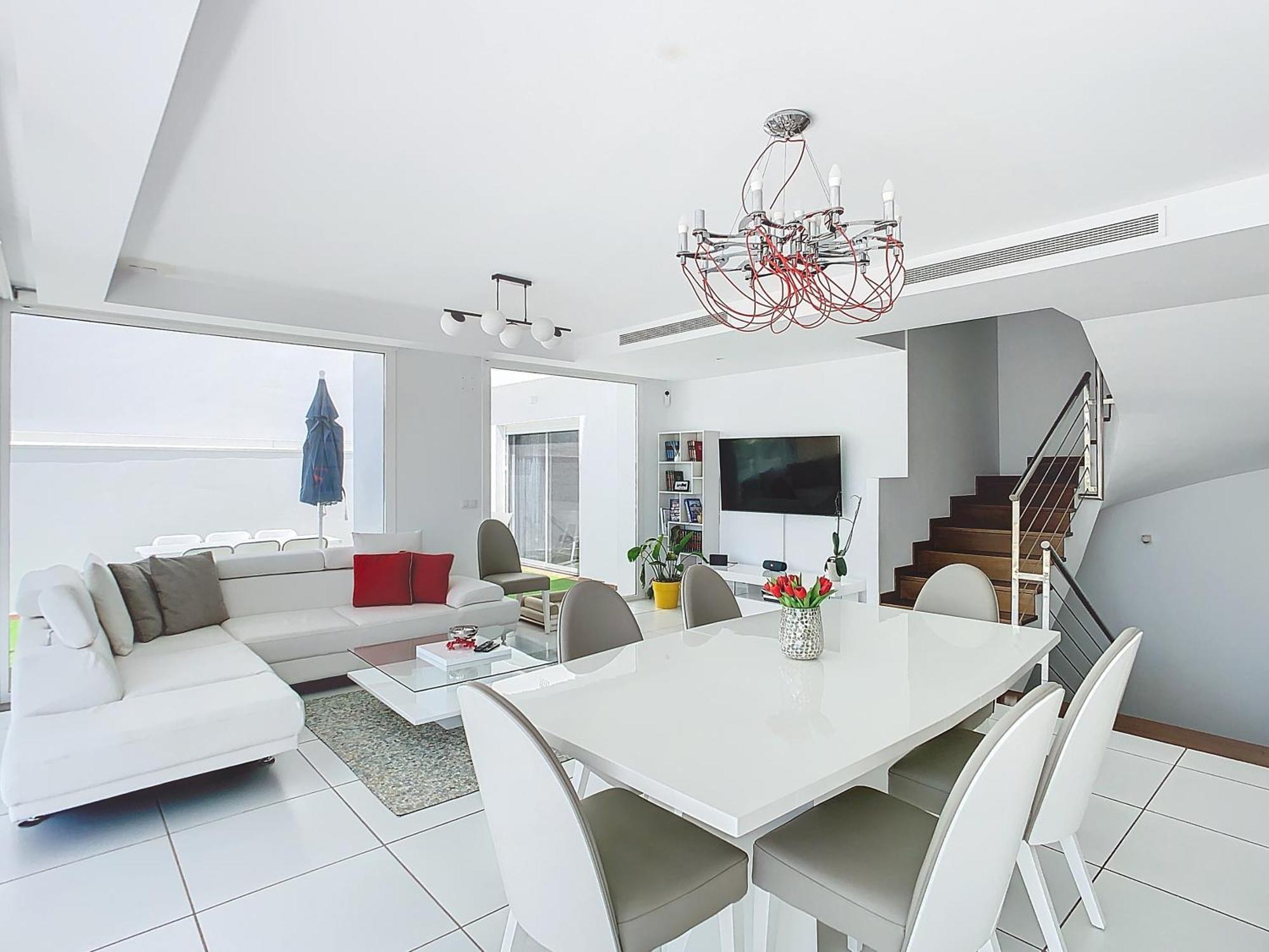 Villa Chic Escape, 5 Modern