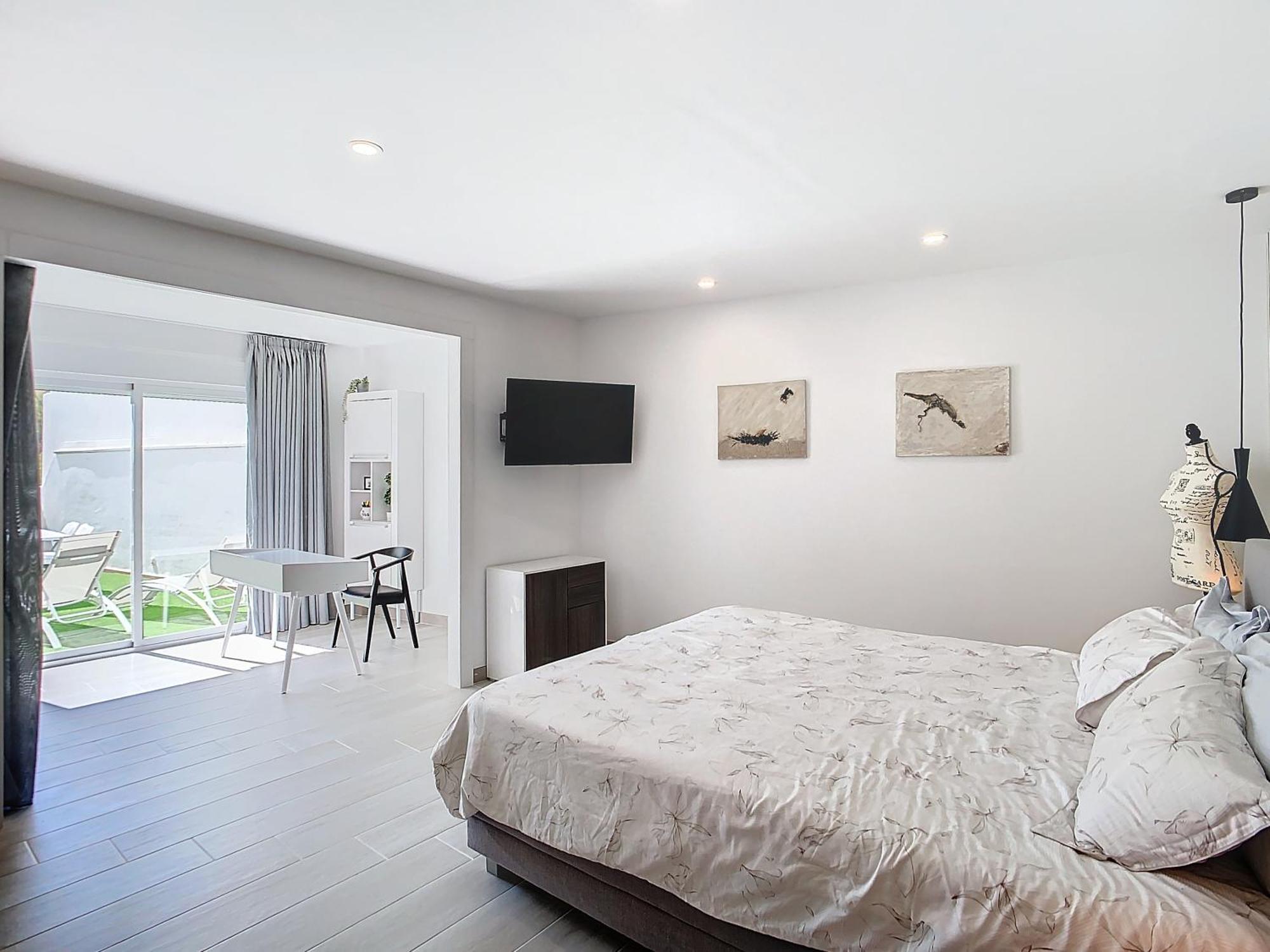 Villa Chic Escape, 5 Modern