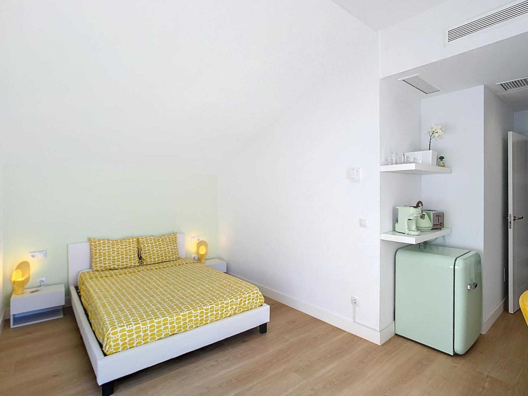 Chic Escape, 5 Modern * Benalmadena