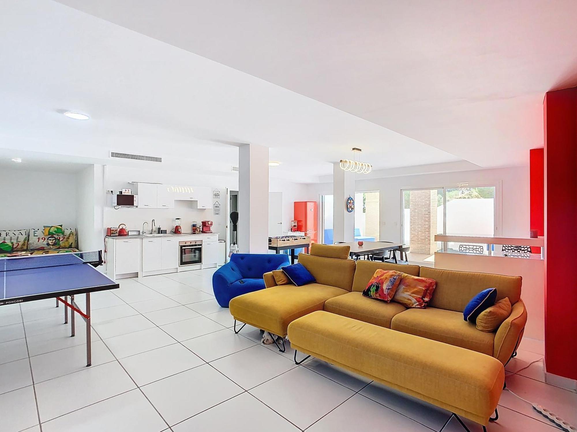 Chic Escape, 5 Modern Villa *