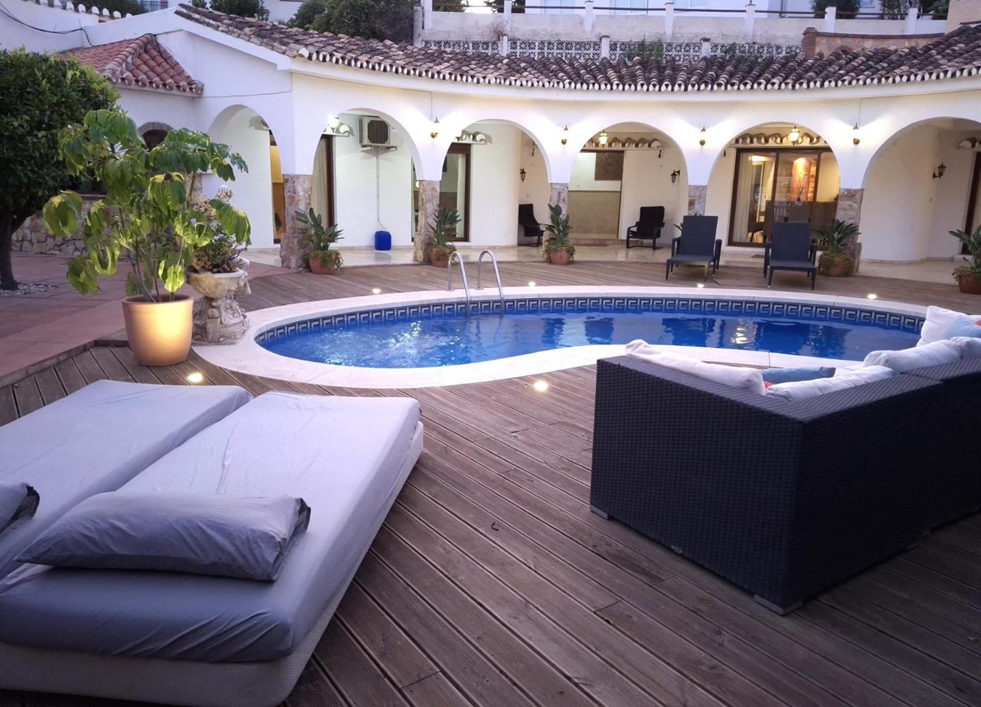 Villa Summer Offers! Fabulous Luxury Near The Sleeps 8 Benalmadena