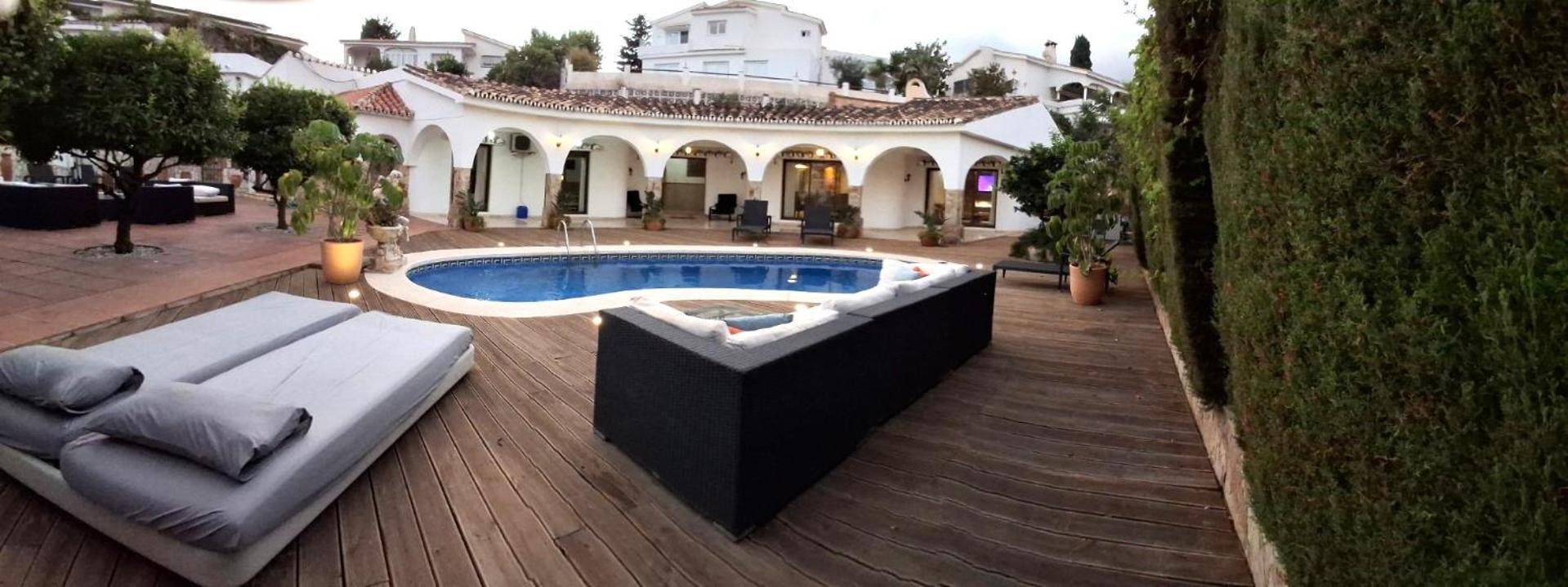 Summer Offers! Fabulous Luxury Near The Sleeps 8 Villa Benalmadena