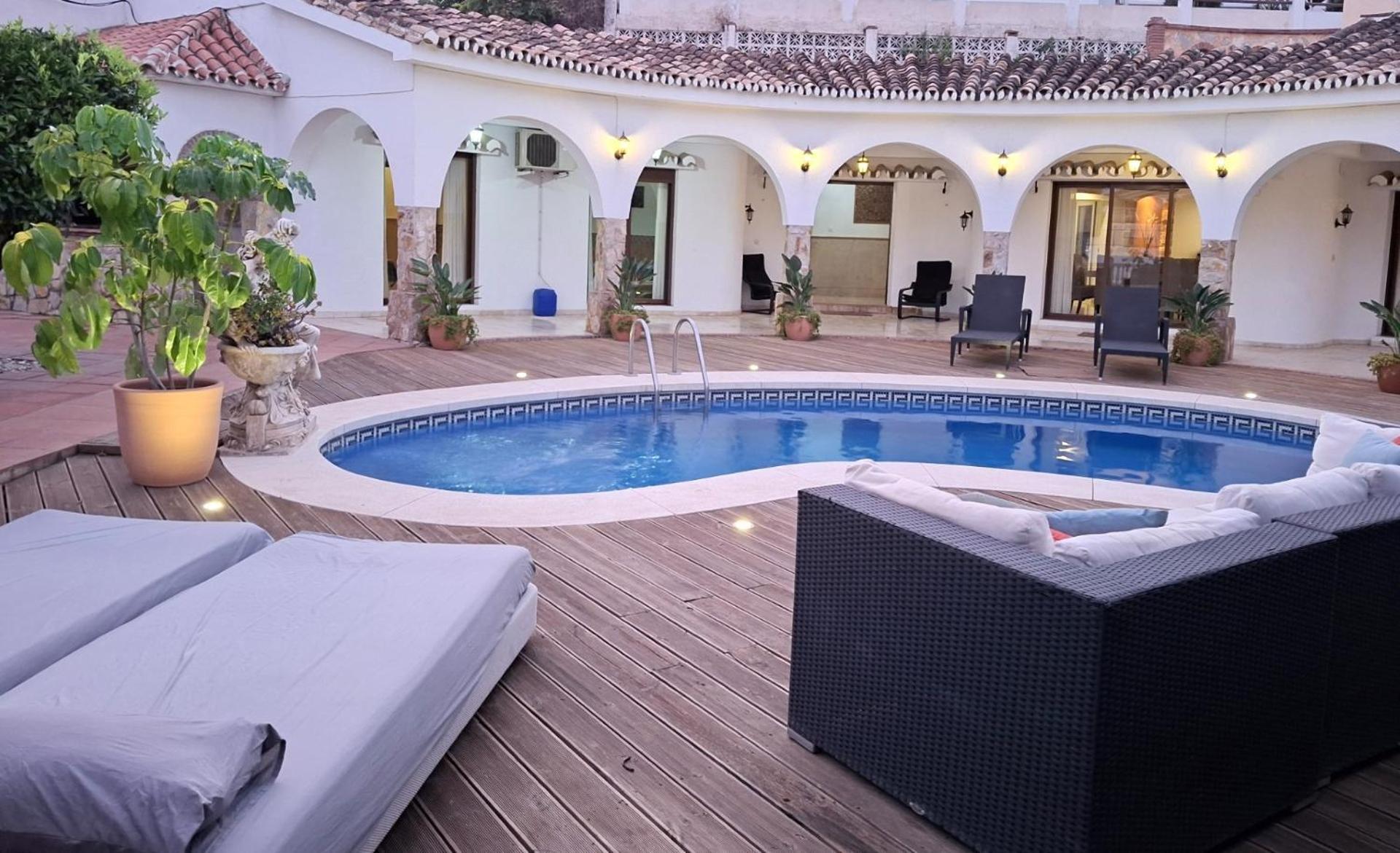 Summer Offers! Fabulous Luxury Near The Sleeps 8 Villa