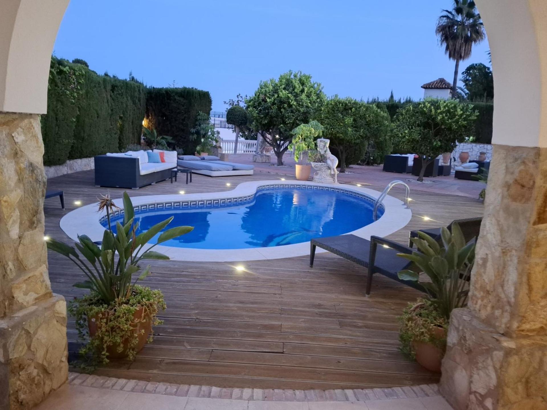 Summer Offers! Fabulous Luxury Near The Sleeps 8 Villa *