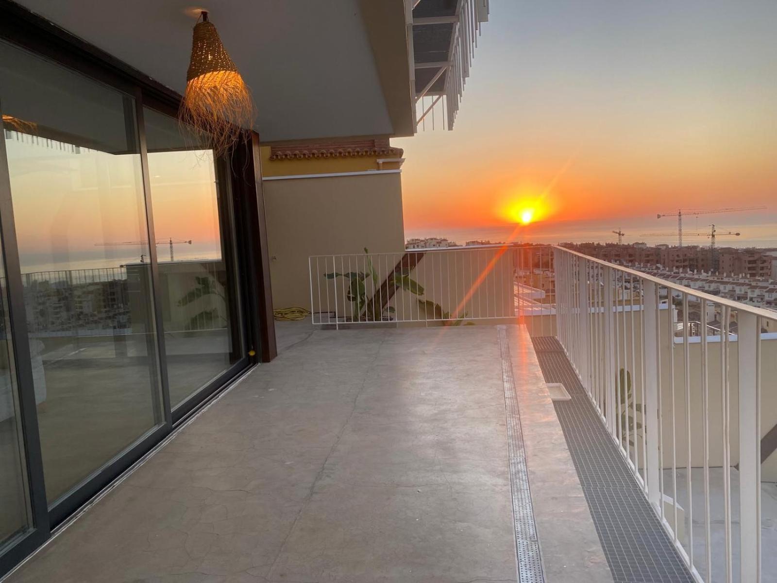 Spacious With Great Views! *