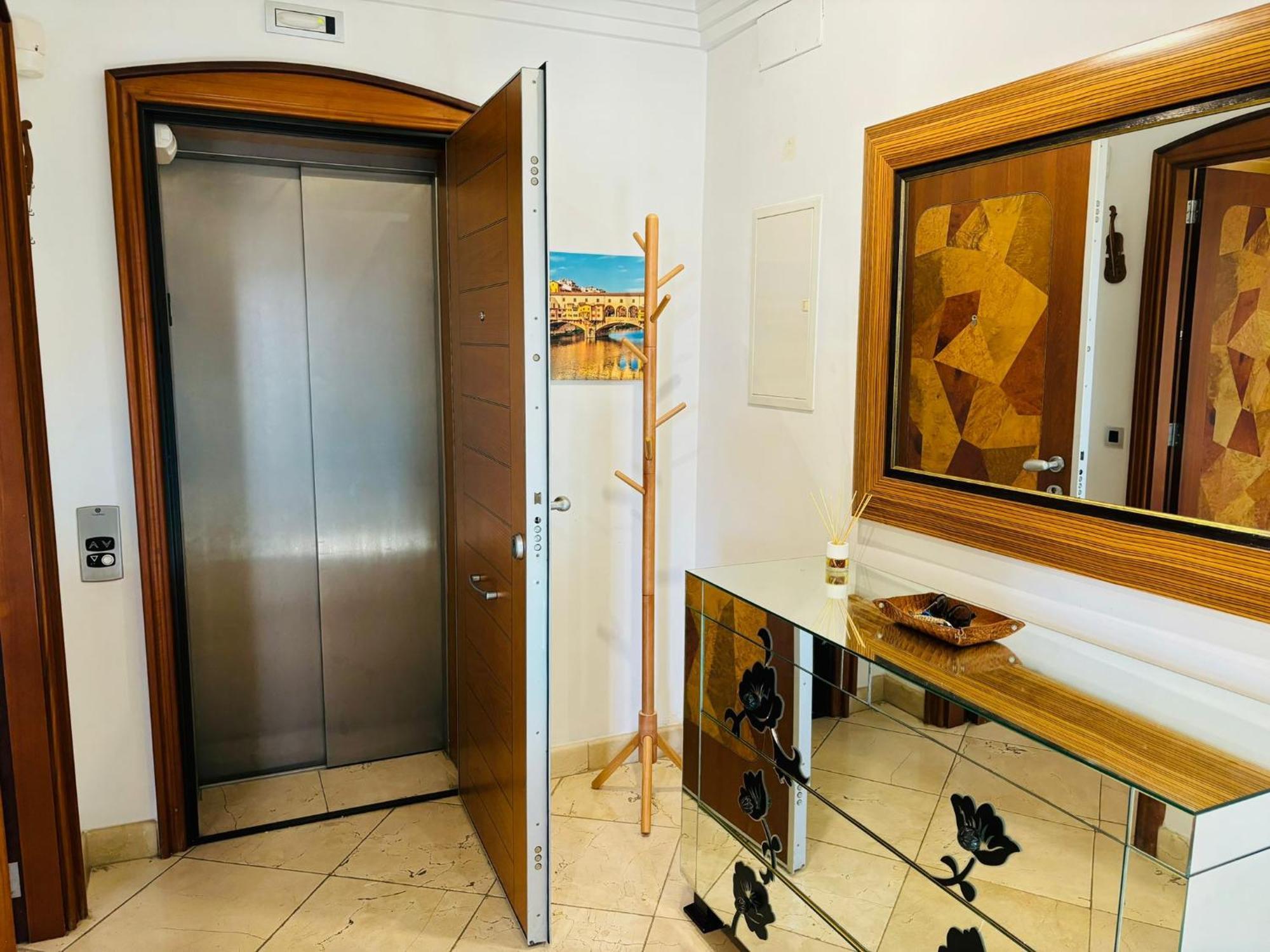 Holiday home Atico Duplex, Con Piscina Privada, Jacuzzi Y Gimnasio Benalmadena