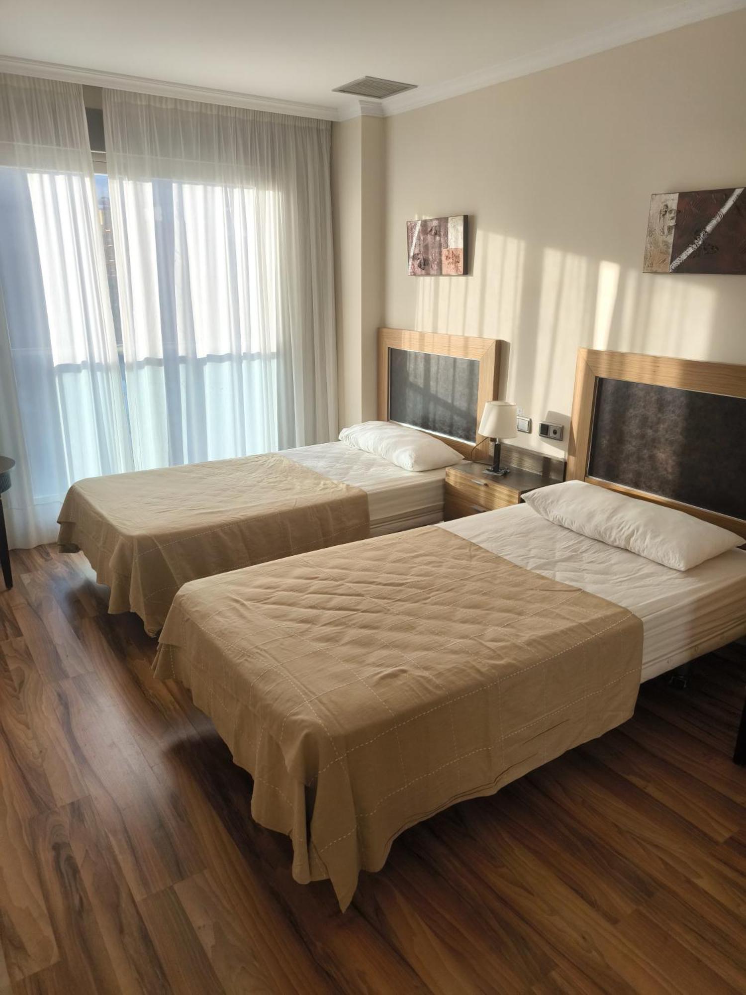 Family Spacious Apartment, Terrace, Kitchen, View, Free Parking And Wifi Appartement Benalmádena