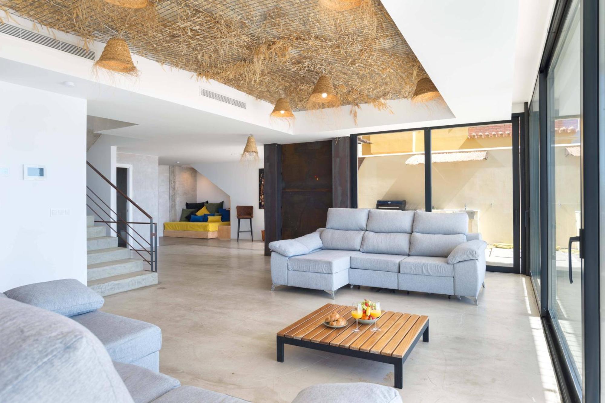 Spacious With Great Views! Villa *