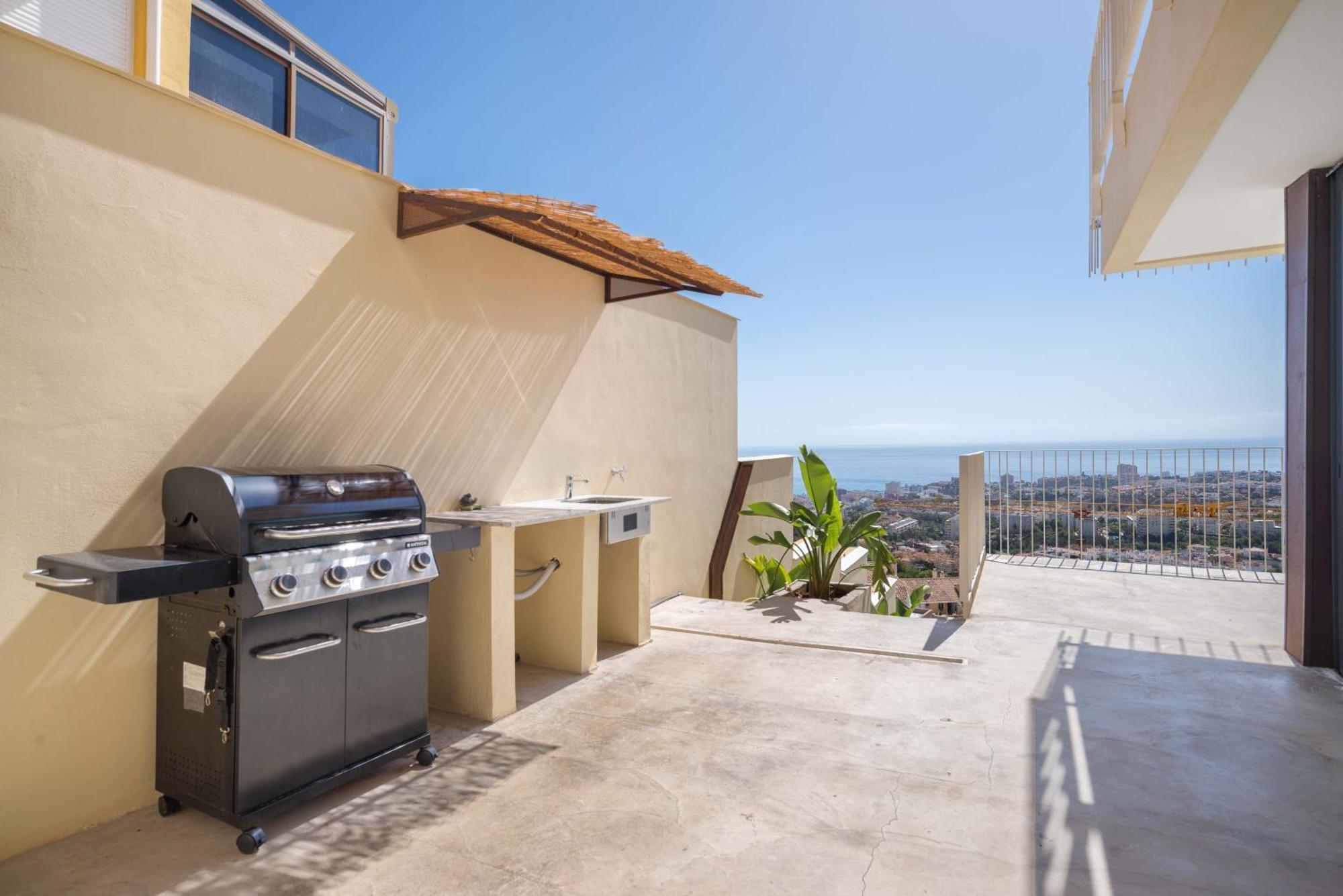 Spacious With Great Views! Benalmadena