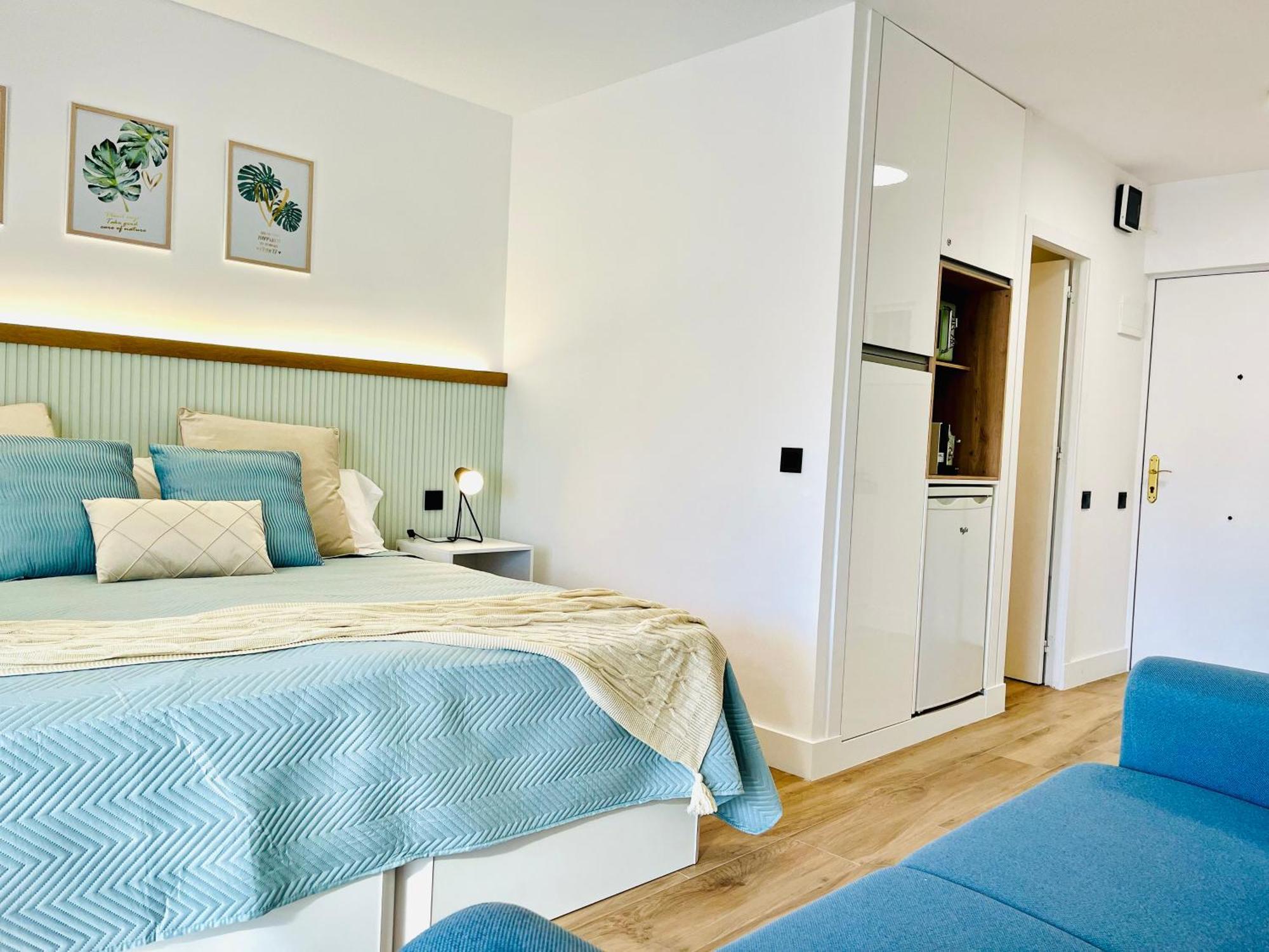 Beautiful Brand New Study 24-hour Reception Apartment *