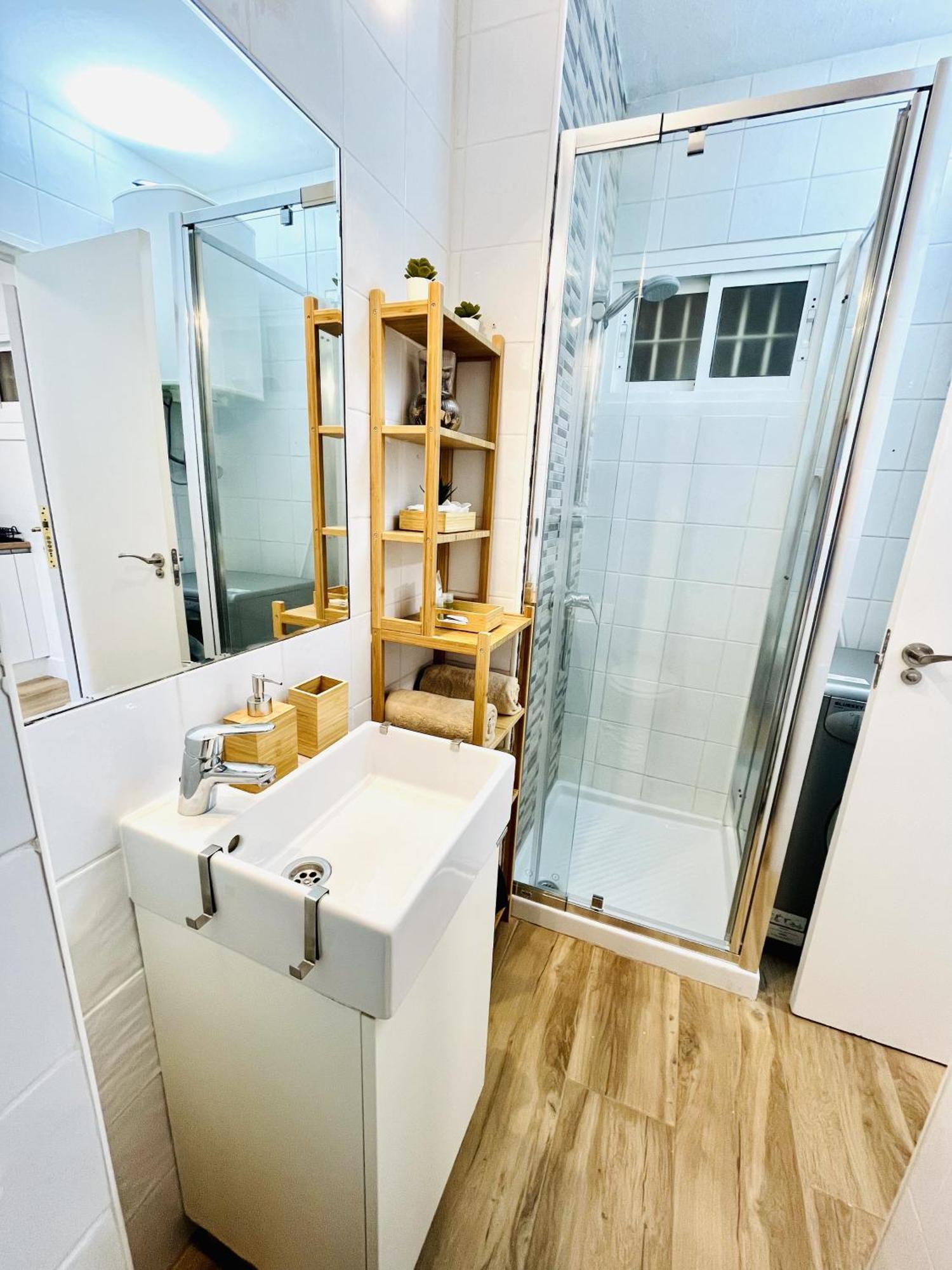 Beautiful Brand New Study 24-hour Reception Apartment Benalmadena