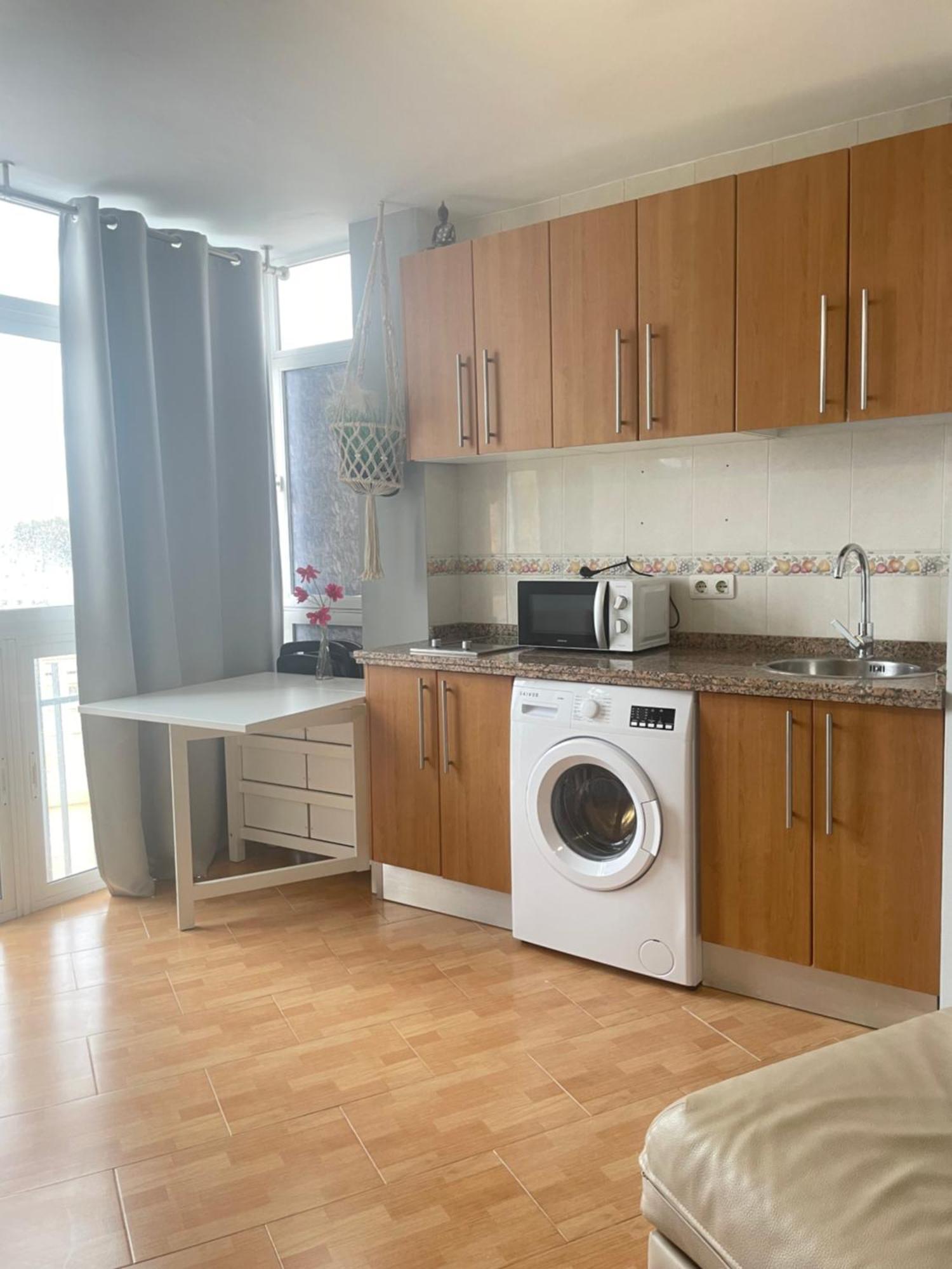 ,apartamento-estudio Primera Línea De Playa Bed and breakfast Benalmádena