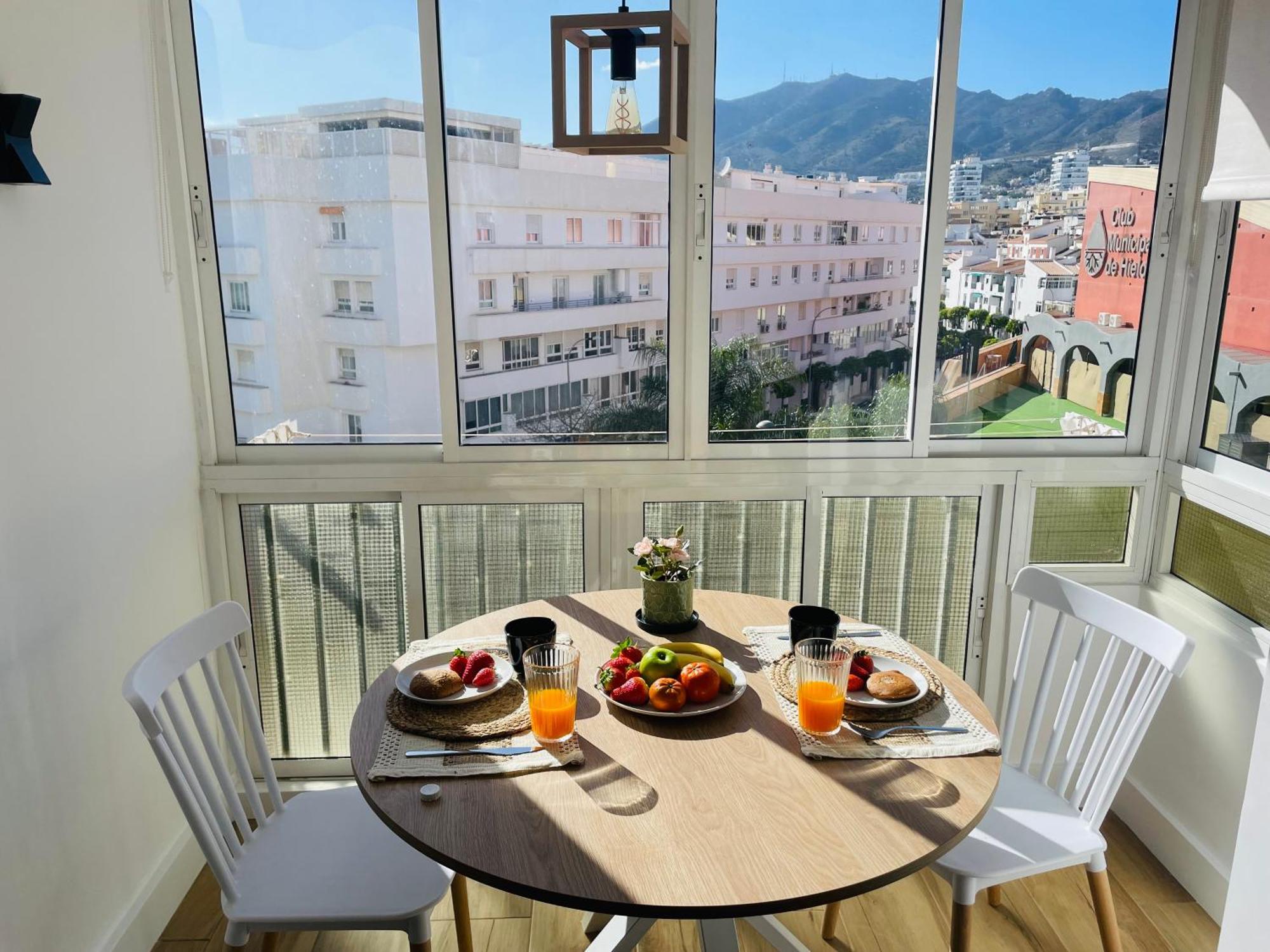 Beautiful Brand New Study 24-hour Reception Apartment Benalmadena