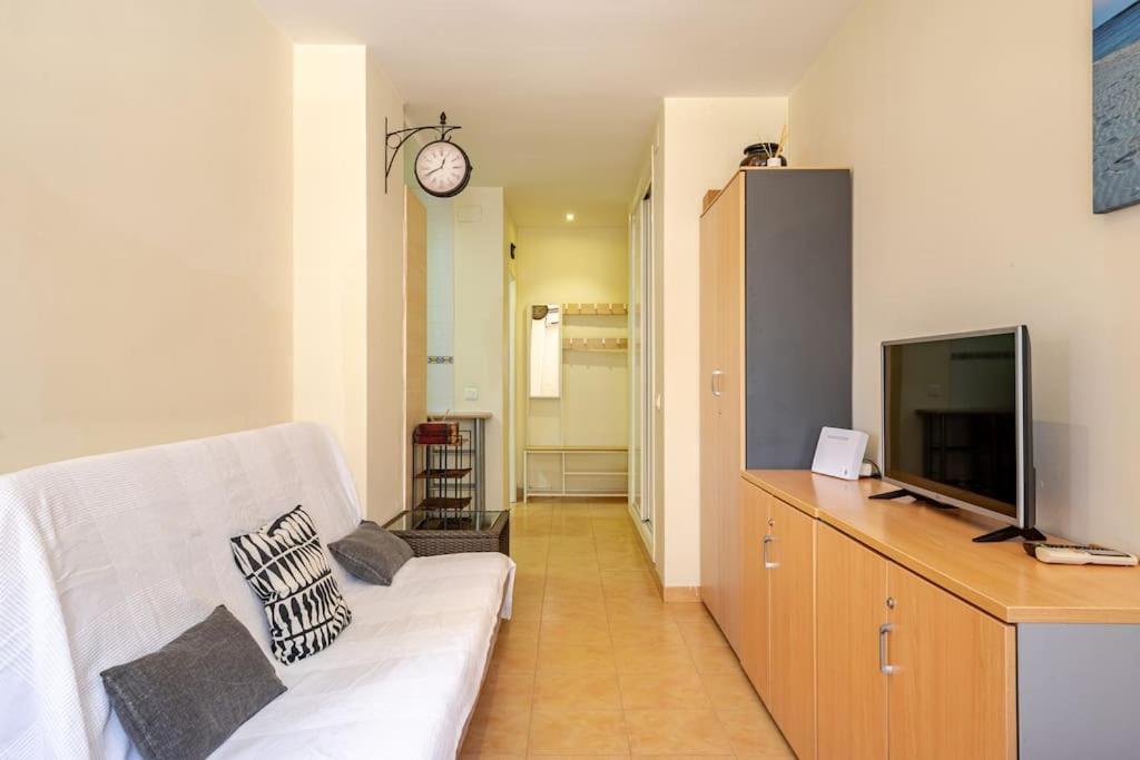 Perfect Location, 50 M Away And Pool Apartment Benalmadena