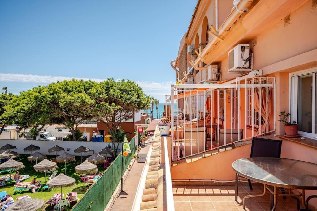 Perfect Location, 50 M Away And Pool Apartment