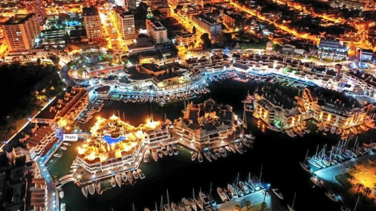 Puerto Marina, Frente Al Mar