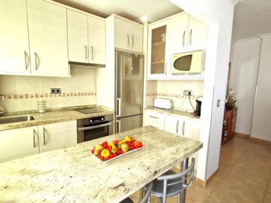3 Bed Av Corbusier Appartement *